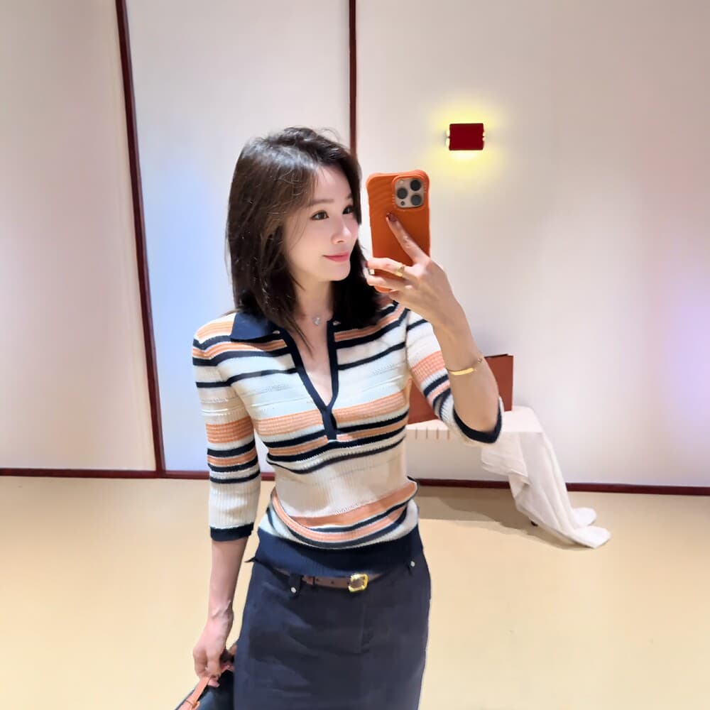 한 부서 스트라이프 배색 POLO 칼라 니트 스웨터 반팔 티셔츠 여성 이른 가을 새로운 레트로 품격 V넥 몸매 가꾸기 맨위 상세 이미지 3