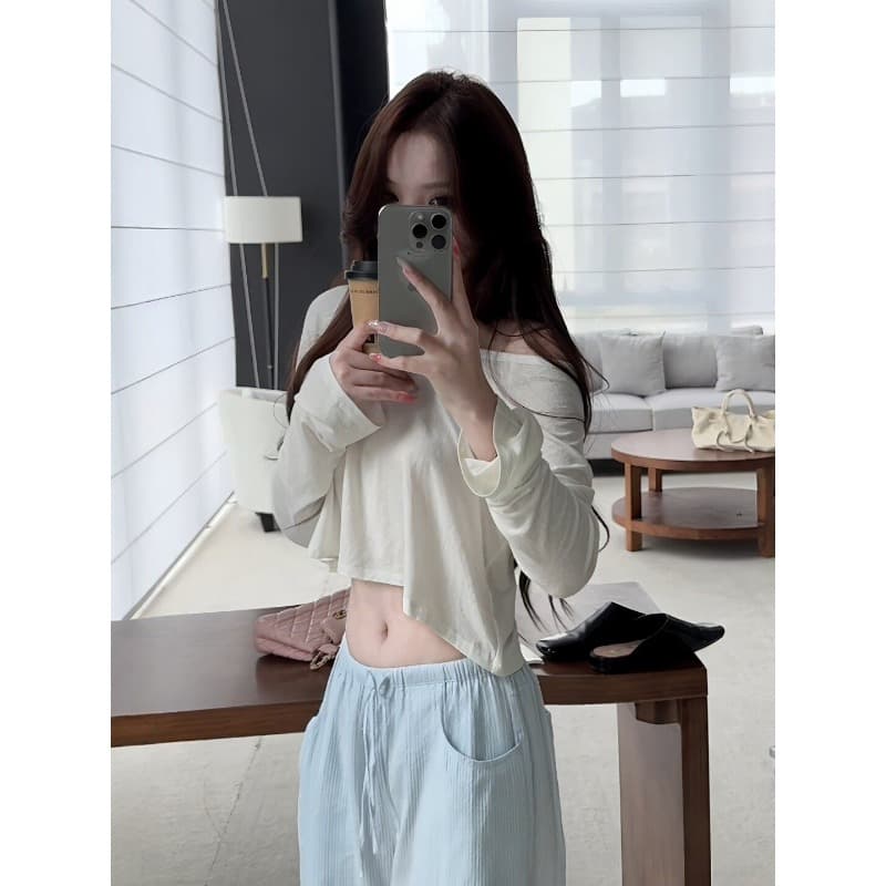 섹시함 핫걸 화이트 비스듬한 어깨 긴팔 티셔츠 여성 이른 가을 새로운 외출용 순수한 욕망 오프숄더 루즈핏 슬림해 보이는 짧은 맨위 이미지 4