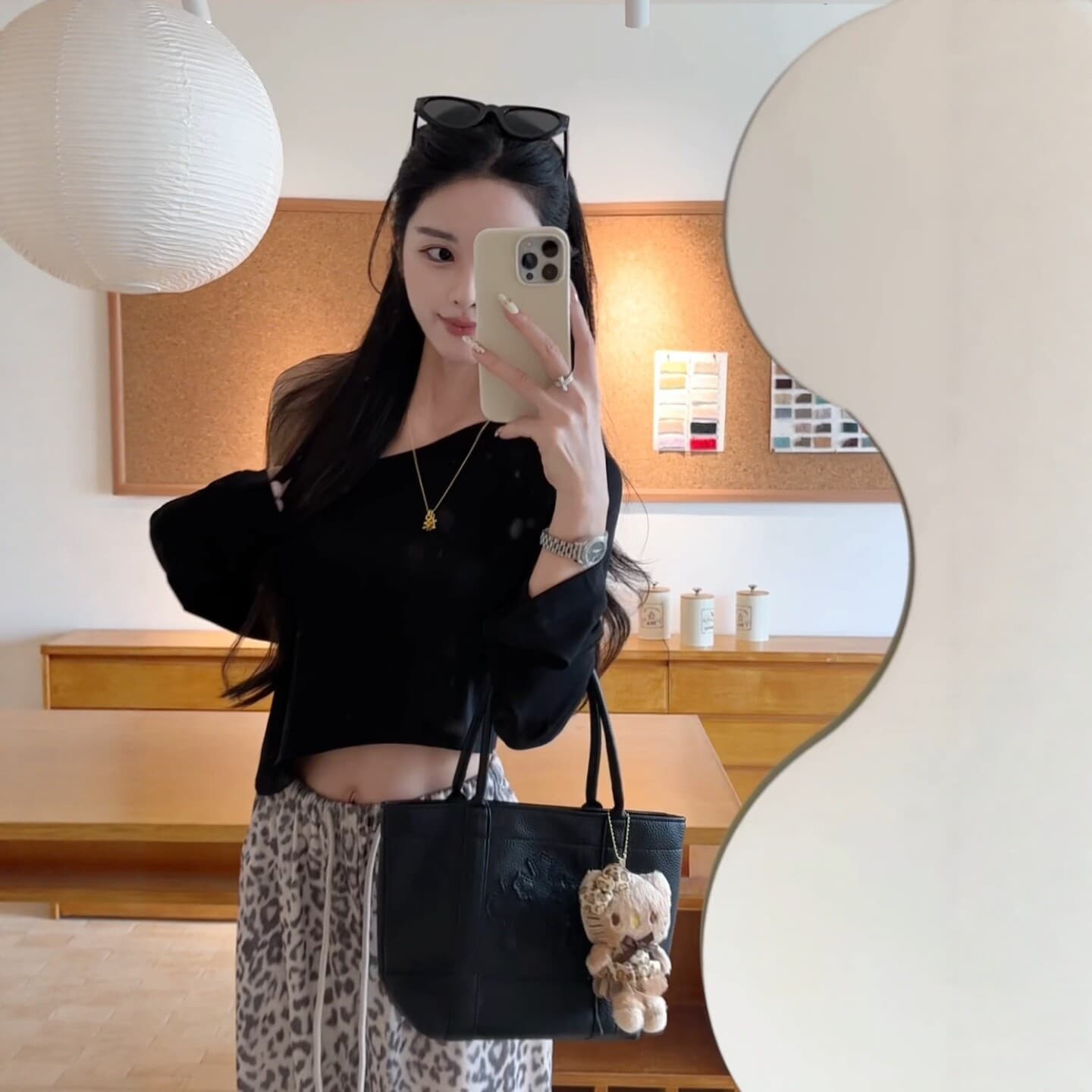 한 부서 섹시함 바람 검정색 오프숄더 쇼트 스타일 긴팔 티셔츠 여성 조기 가을 새로운 몸매 가꾸기 슬림해 보이는 고급 센스 맨위 상세 이미지 5