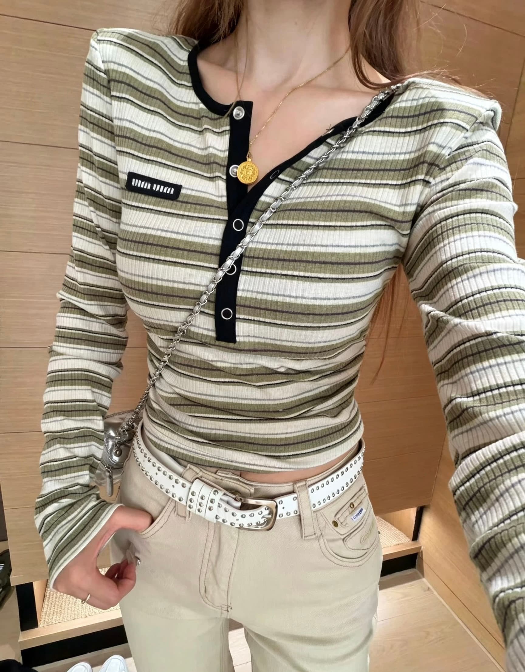 한국 스타일 가을 새로운 레트로 스트라이프 긴팔 티셔츠 여성 반 개방 칼라 몸매 가꾸기 슬림해 보이는 다용도 쇼트 스타일 풀오버 맨위 이미지 2