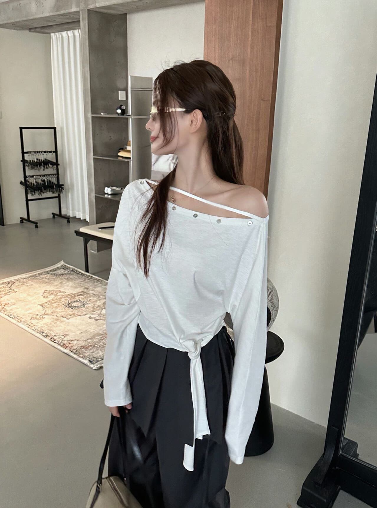 26 이른 가을 새로운 오프숄더 조개 버클 디자인 긴팔 티셔츠 여성 셔츠 이미지 4