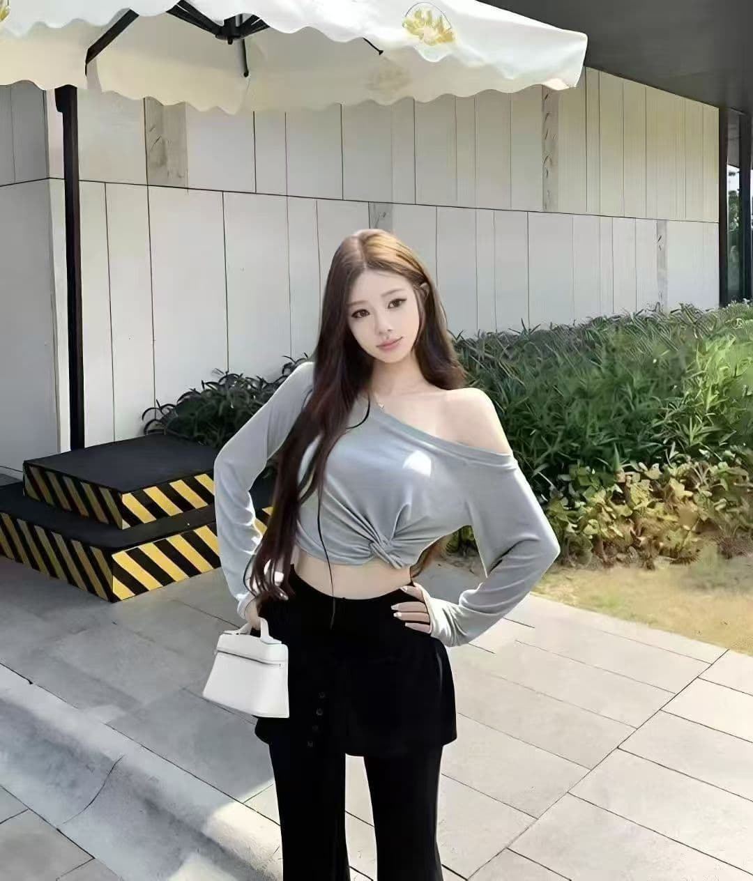 비스듬한 어깨 긴팔 티셔츠 쇼트 스타일 이미지 4