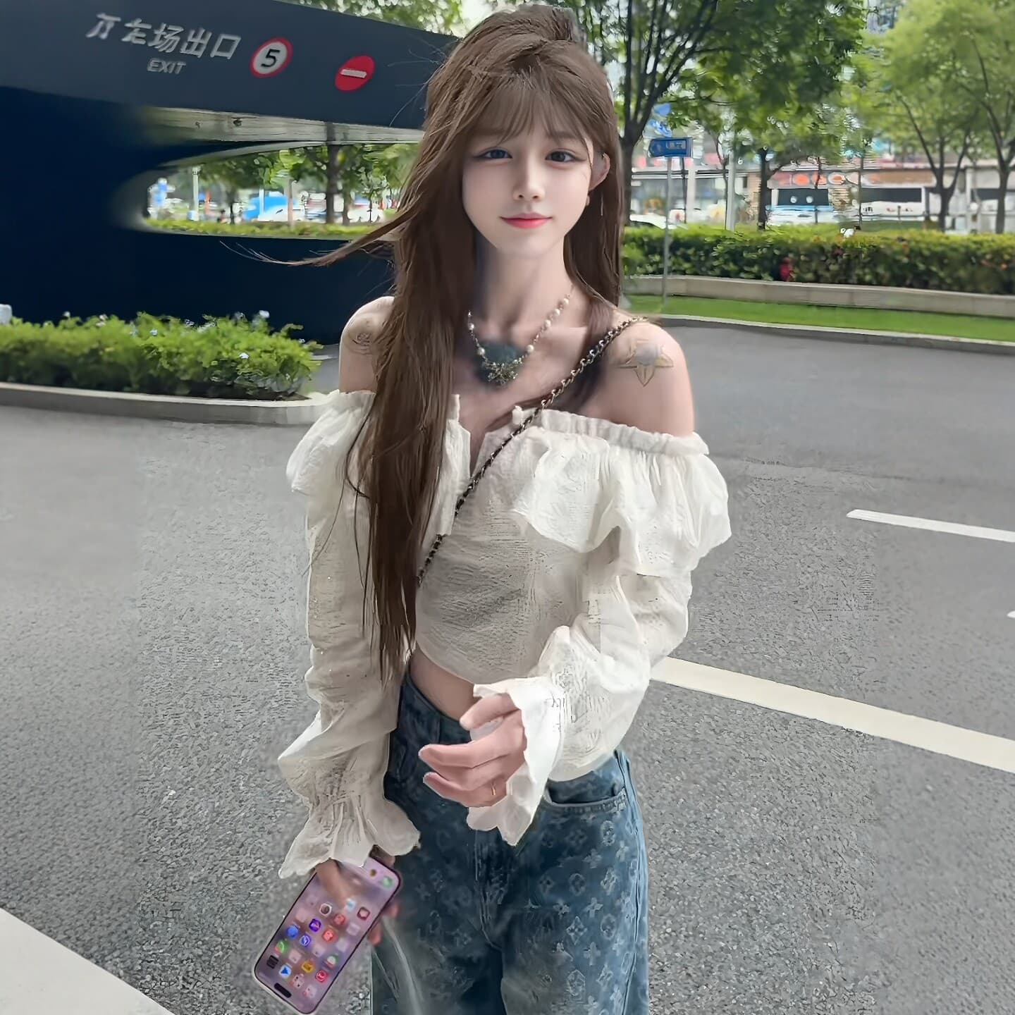 프랑스식 핫걸 바람 이른 가을 새로운 화이트 오프숄더 반 개방 칼라 자카드 홀로우 아웃 프릴 나팔 소매 여성 셔츠 이미지 6