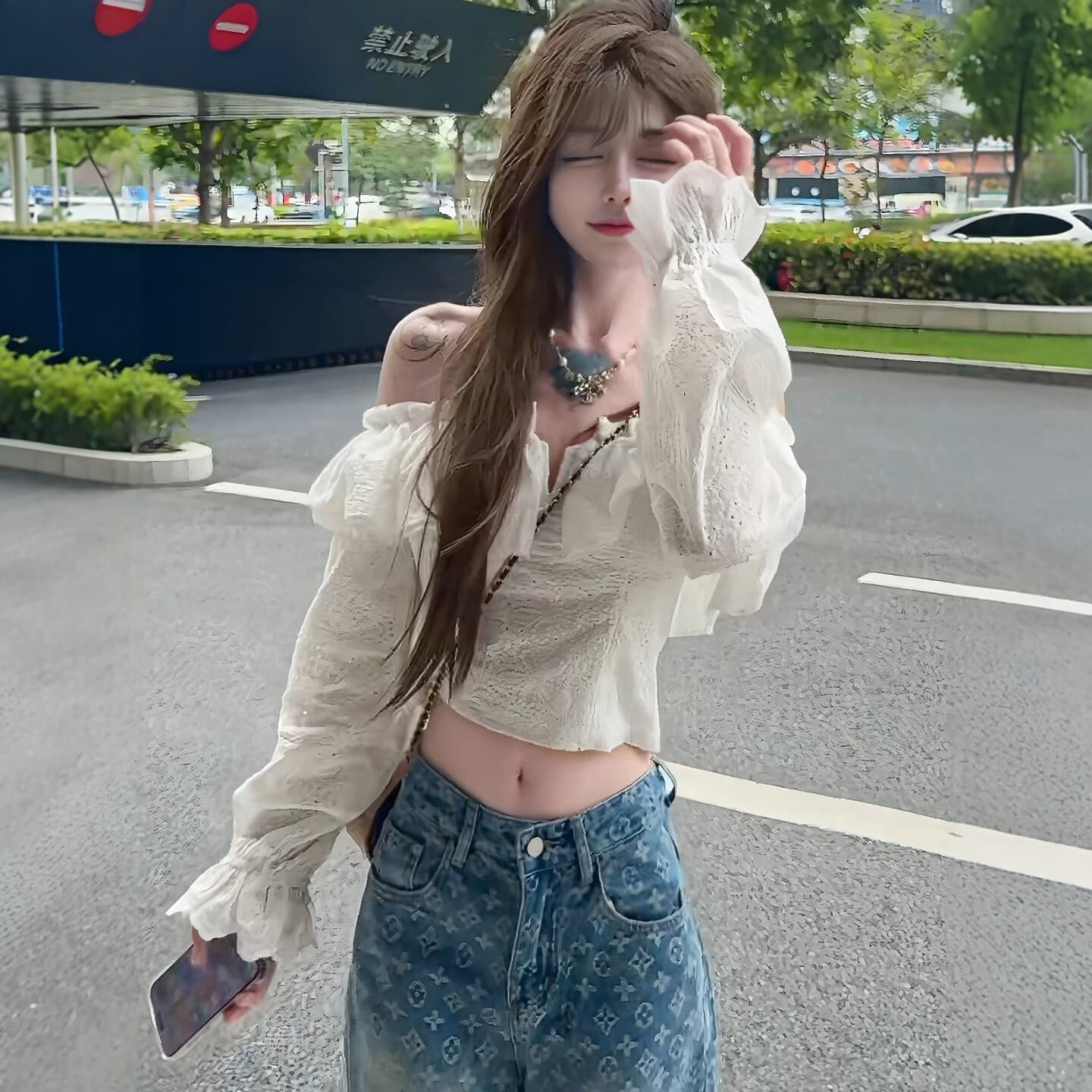 프랑스식 핫걸 바람 이른 가을 새로운 화이트 오프숄더 반 개방 칼라 자카드 홀로우 아웃 프릴 나팔 소매 여성 셔츠 상세 이미지 5