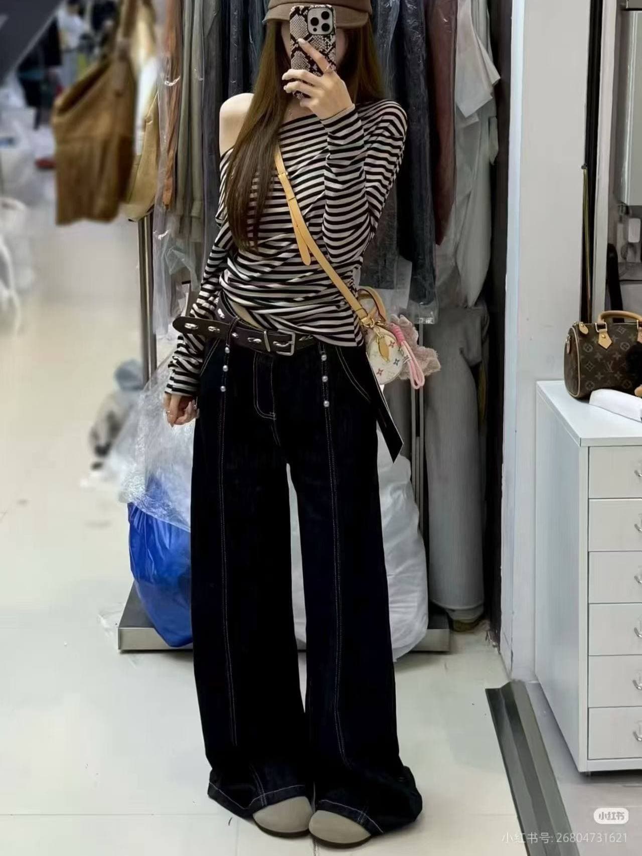 한 부서 느긋한 바람 스트라이프 비틀림 홀로우 아웃 여성 이른 가을 새로운 루즈핏 슬림해 보이는 캐주얼 다용도 맨위 긴팔 티셔츠 이미지 2