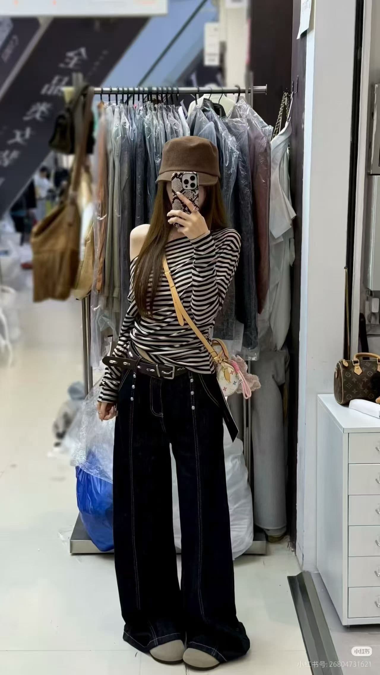 한 부서 느긋한 바람 스트라이프 비틀림 홀로우 아웃 여성 이른 가을 새로운 루즈핏 슬림해 보이는 캐주얼 다용도 맨위 긴팔 티셔츠 상세 이미지 3