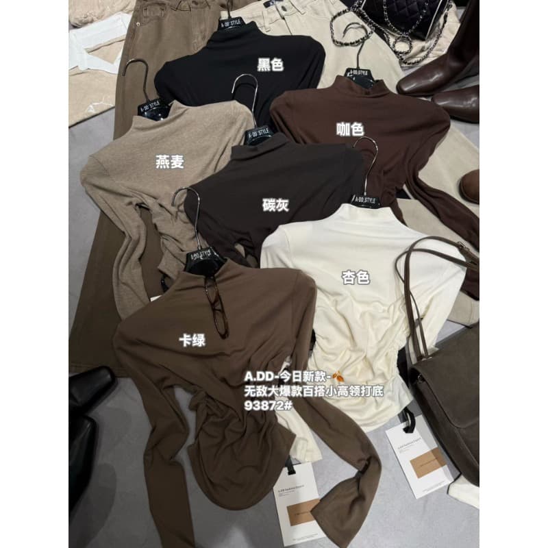 터틀넥 기본 셔츠 2026 가을 새로운 다용도 몸매 가꾸기 슬림해 보이는 주름 디자인 센스 긴팔 티셔츠 여성 이미지 5
