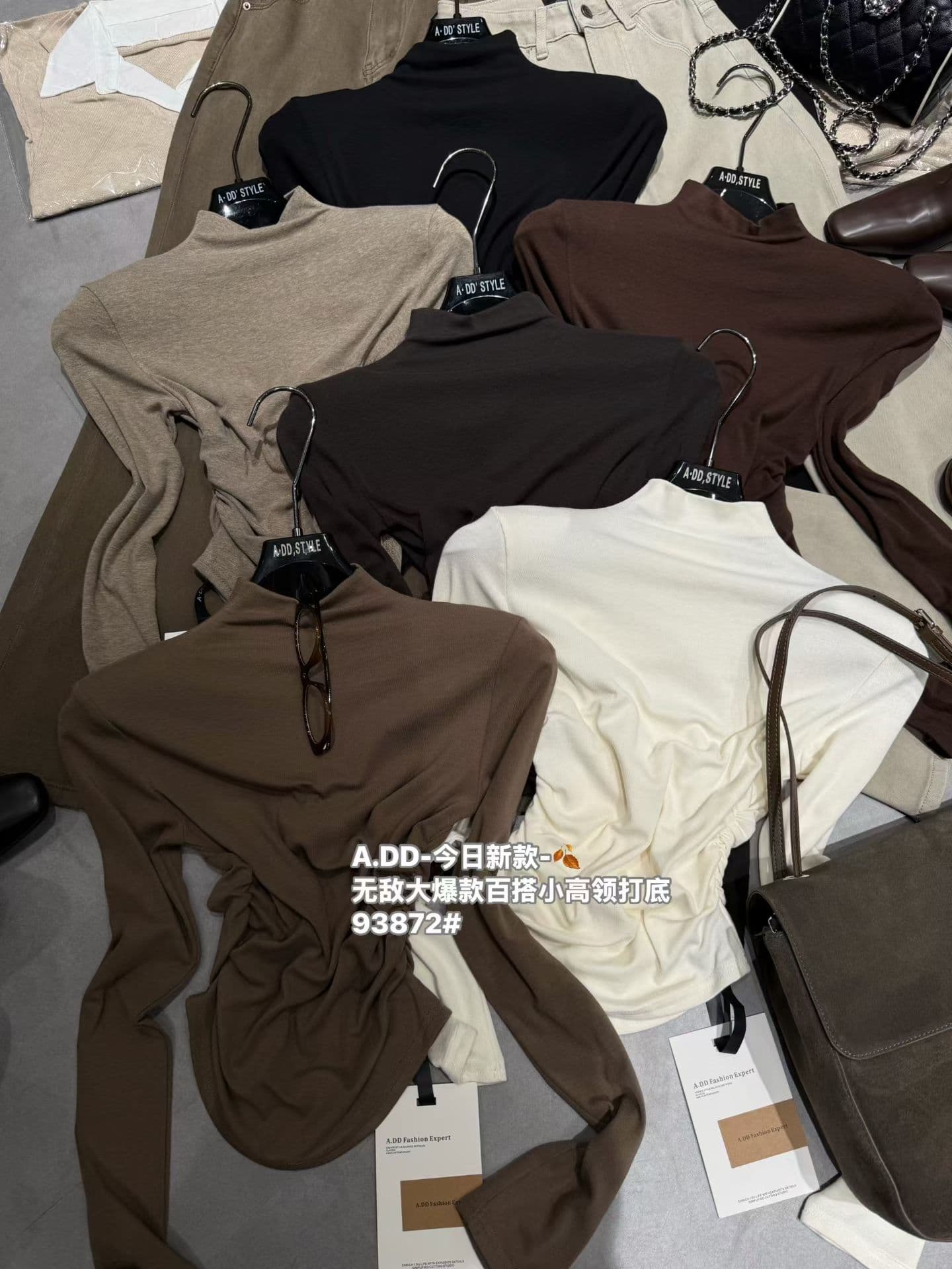 터틀넥 기본 셔츠 2026 가을 새로운 다용도 몸매 가꾸기 슬림해 보이는 주름 디자인 센스 긴팔 티셔츠 여성 상세 이미지 2