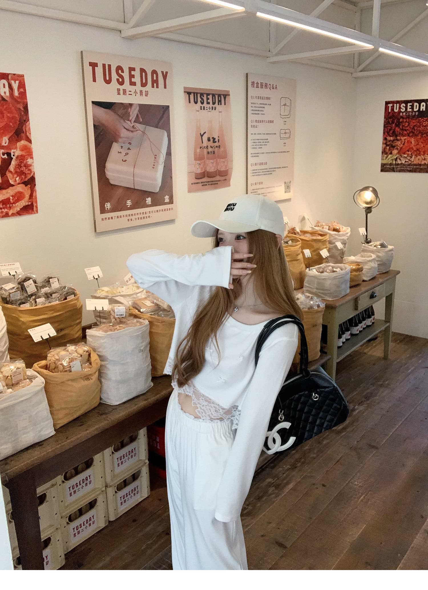 크림 레이스 t 느슨함 센스 비스듬한 어깨 대 칼라 느긋한 레이스 긴팔 티셔츠 상세 이미지 14