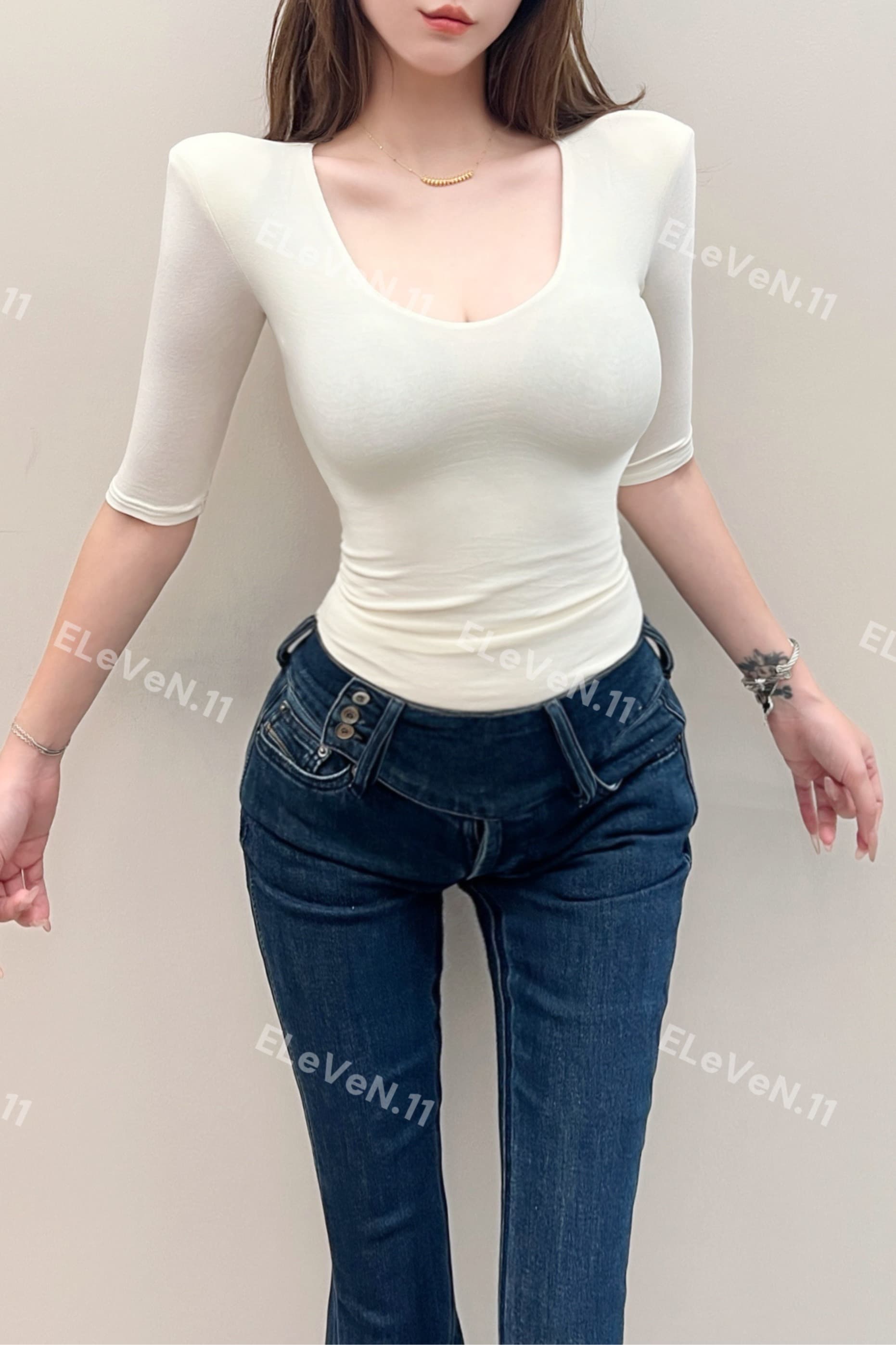 섹시함 u 칼라 5 점 소매 티셔츠 여성 2026 가을 새로운 슬림해 보이는 몸매 가꾸기 품격 단색 만나는 중간 소매 맨위 이미지 6