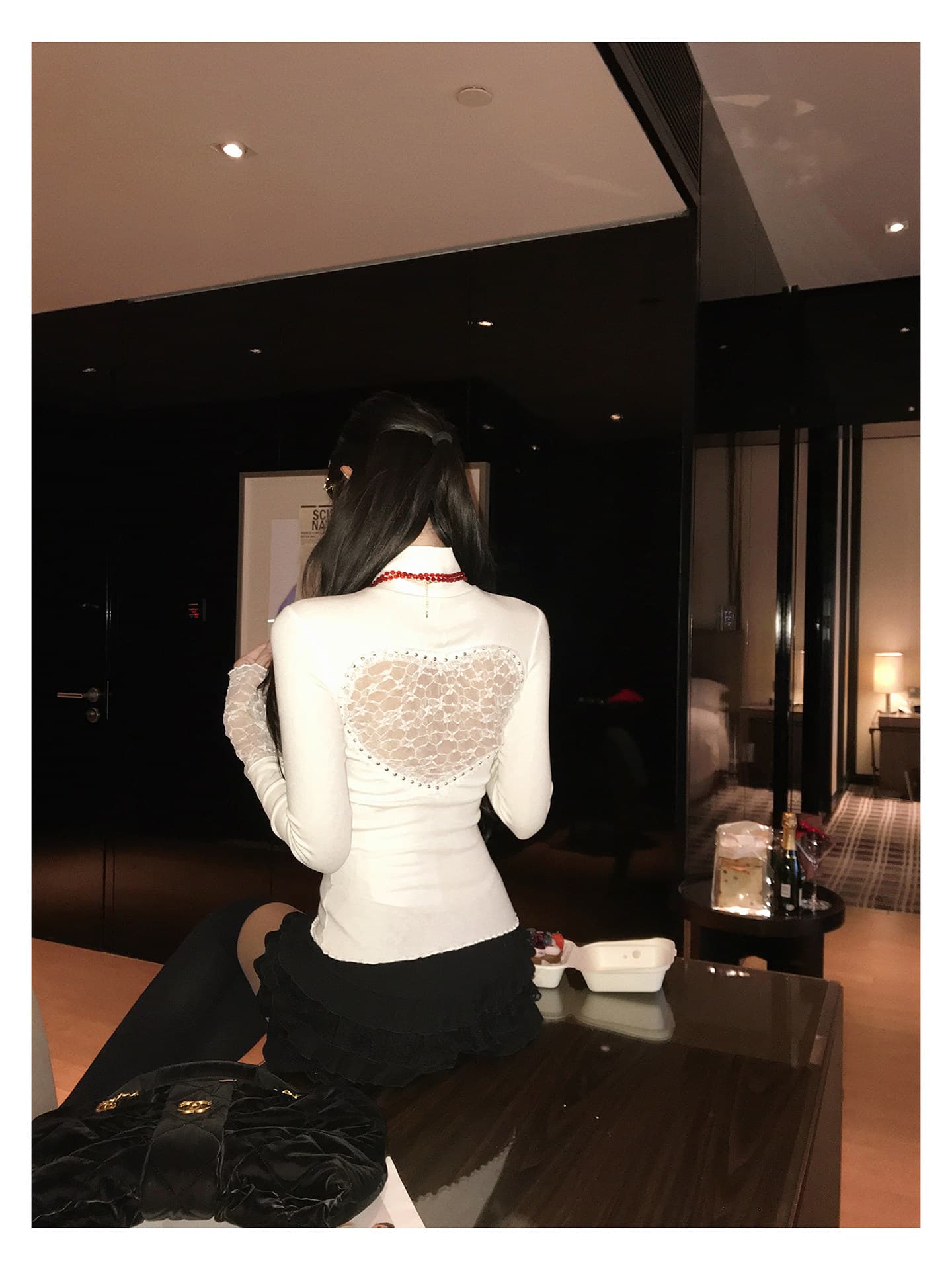 순수한 욕망 홀로우 아웃 레이스 조각 터틀넥 긴팔 티셔츠 여성 몸매 가꾸기 슬림해 보이는 인사이드 잡아라. 의류 상세 이미지 17