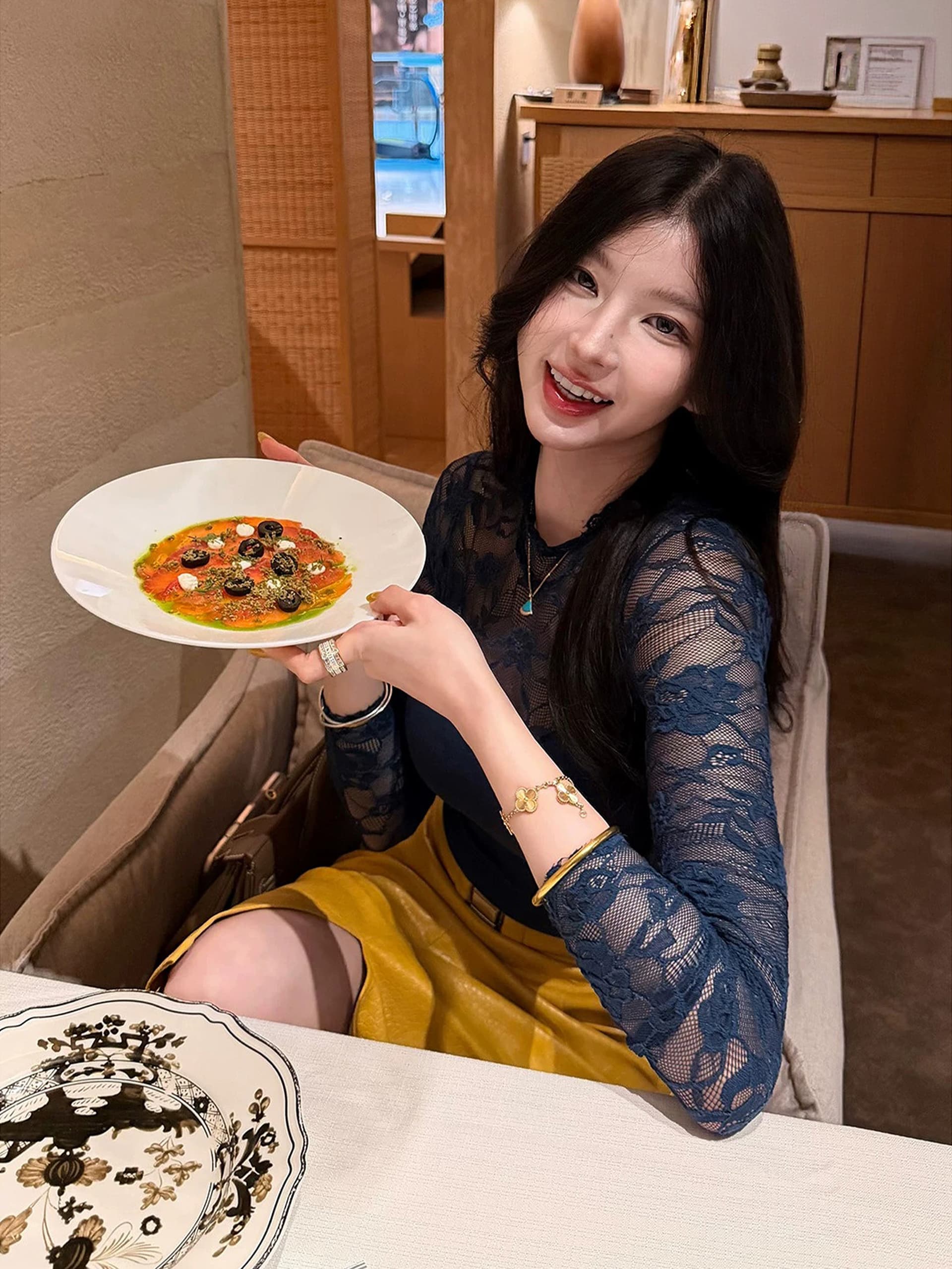프랑스식 레트로 레이스 조각 긴팔 반하이넥 티셔츠 여성 가을 2026 새로운 시스루 망사 디자인 센스 맨위 이미지 4