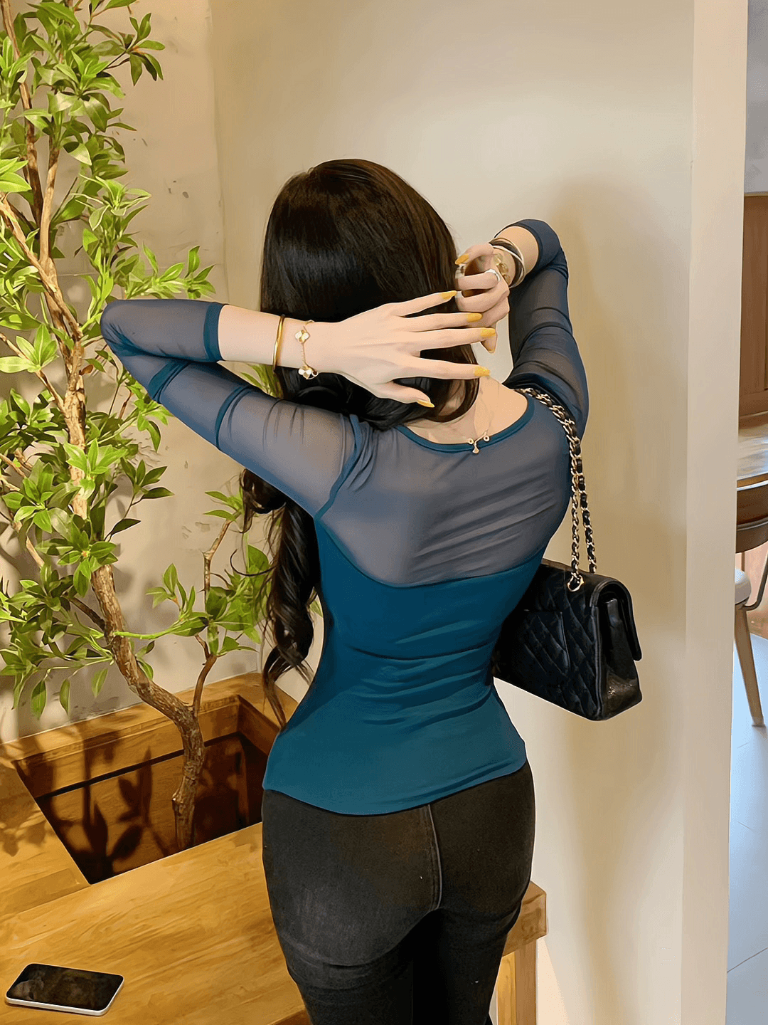 패션 섹시함 달콤한 매운맛 긴팔 티셔츠 가을 여성 의류 2026 새로운 매듭 홀로우 아웃 몸매 가꾸기 슬림해 보이는 아름다운 맨위 이미지 4