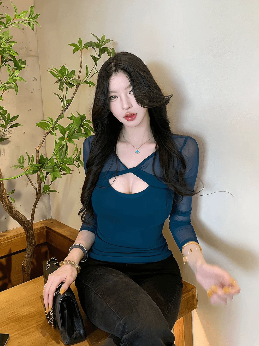 패션 섹시함 달콤한 매운맛 긴팔 티셔츠 가을 여성 의류 2026 새로운 매듭 홀로우 아웃 몸매 가꾸기 슬림해 보이는 아름다운 맨위 상세 이미지 1