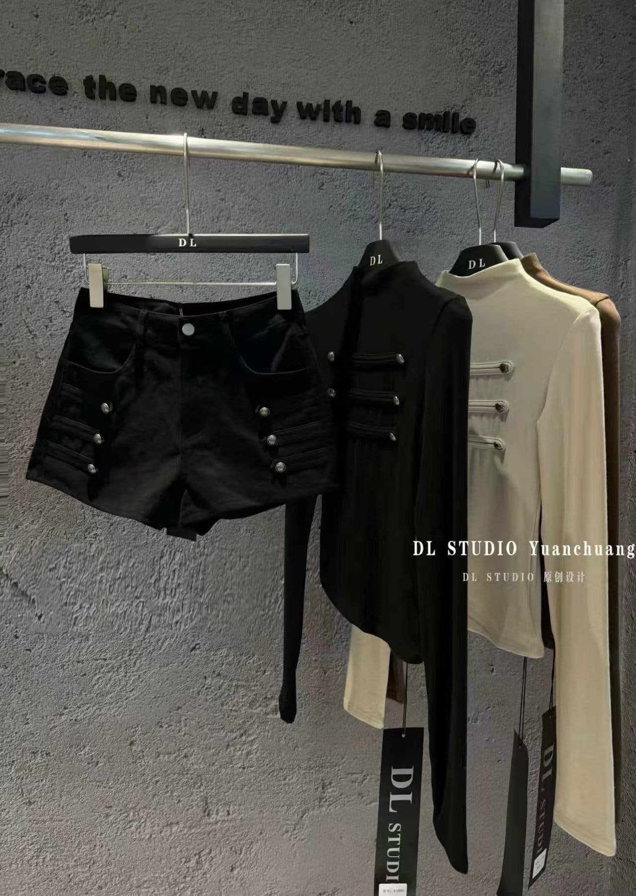 아메리칸 레트로 핫걸 반하이넥 단추 긴팔 티셔츠 여성 가을 몸매 가꾸기 다용도 슬림해 보이는 외국 가스 만나는 맨위 상세 이미지 4