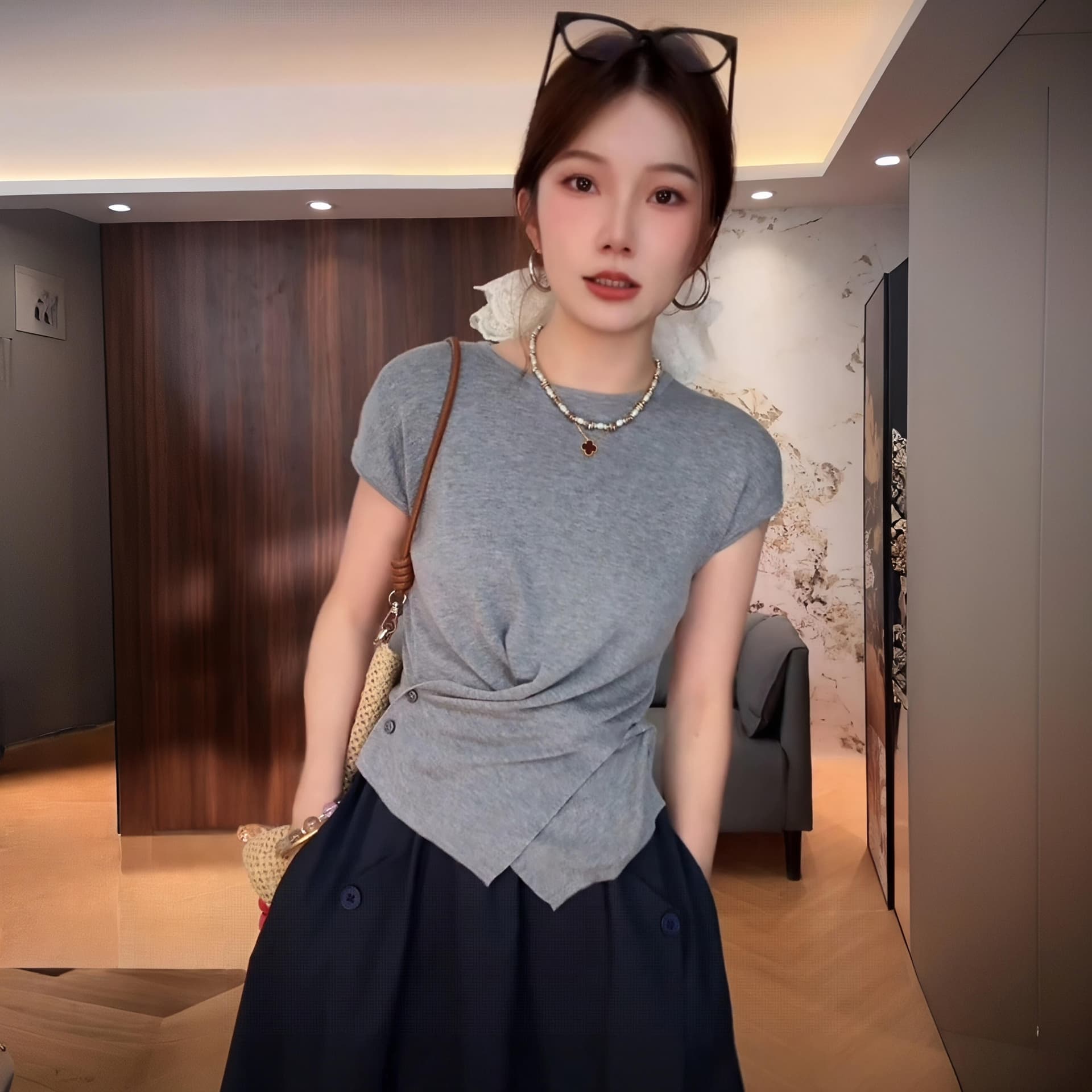 2026 여름 허리 수축 슬림해 보이는 반팔 티셔츠 맨위 다용도 반신 스커트 캐주얼 세트 품격 외국 가스 옷 여성 이미지 3