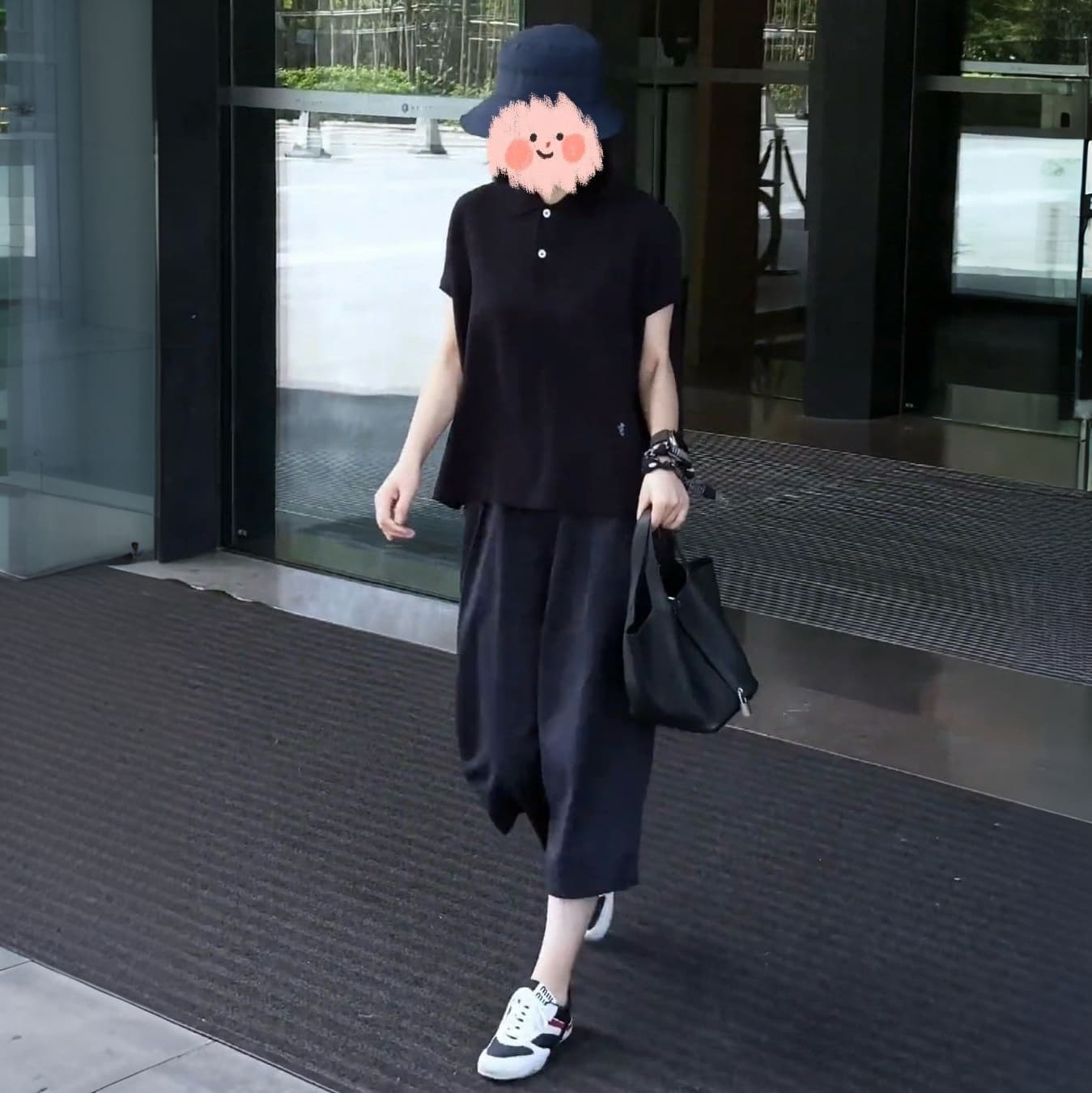 2026 년 여름 패션 한국 스타일 캐주얼 바람 출퇴근 조용한 럭셔리 바람 슬림해 보이는 POLO 칼라 맨위 와이드 레그 팬츠 투피스 세트 이미지 3