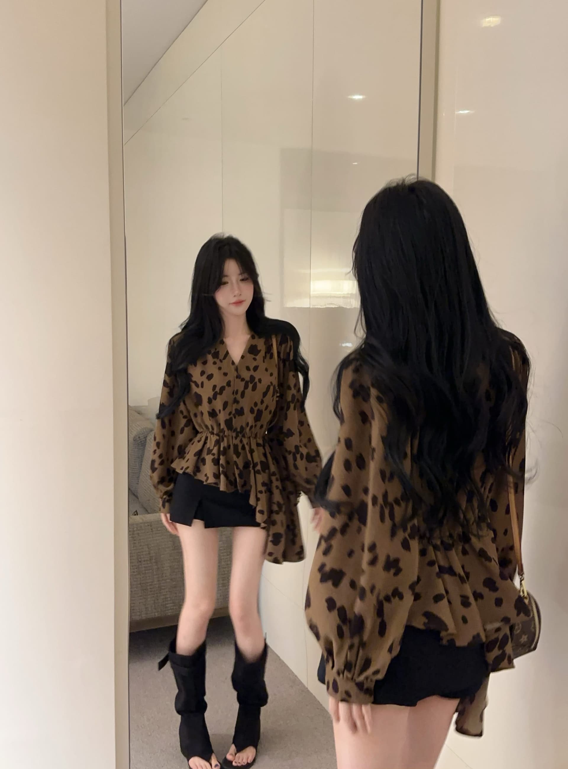 실사 정가 벨트 보내기 2026 이른 가을 새로운 레오파드 무늬 V넥 긴팔 셔츠 불규칙 벌룬 소매 맨위 상세 이미지 8