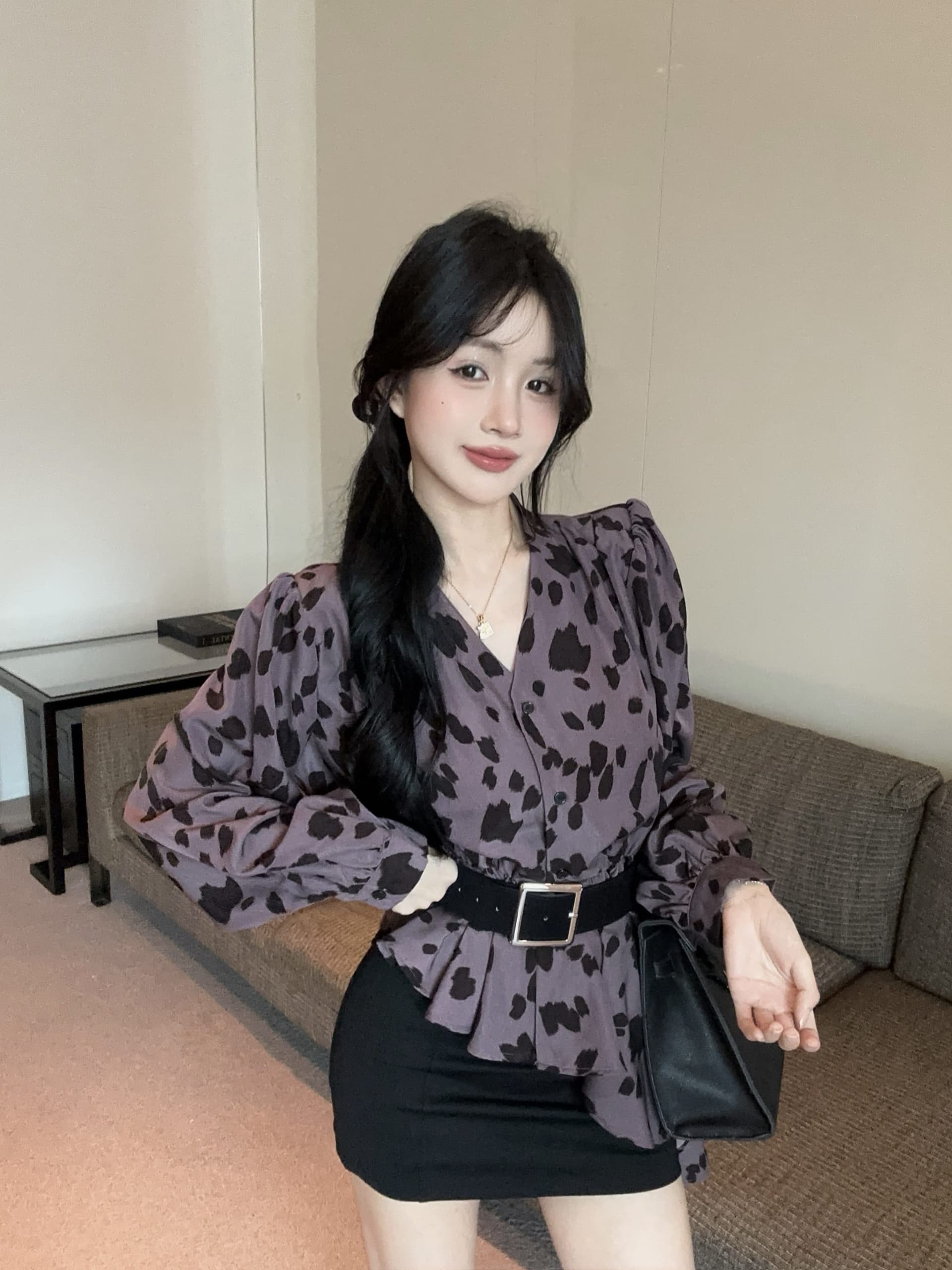 실사 정가 벨트 보내기 2026 이른 가을 새로운 레오파드 무늬 V넥 긴팔 셔츠 불규칙 벌룬 소매 맨위 상세 이미지 10