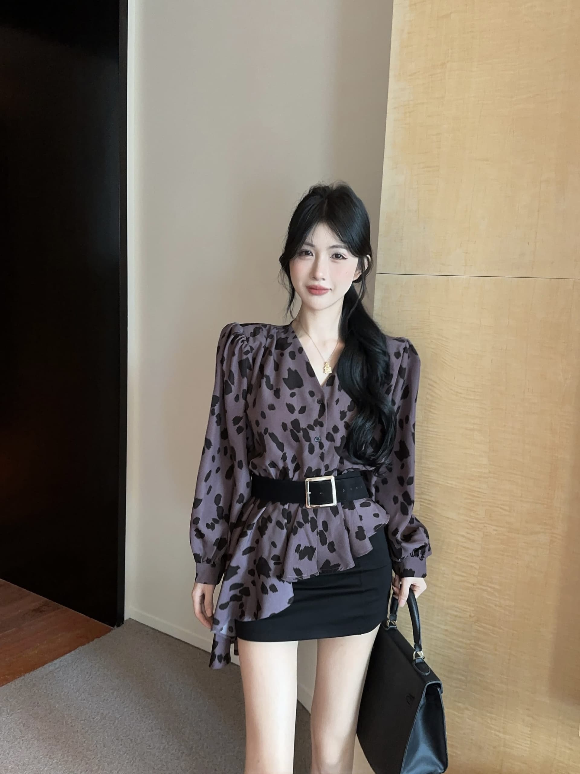 실사 정가 벨트 보내기 2026 이른 가을 새로운 레오파드 무늬 V넥 긴팔 셔츠 불규칙 벌룬 소매 맨위 상세 이미지 12