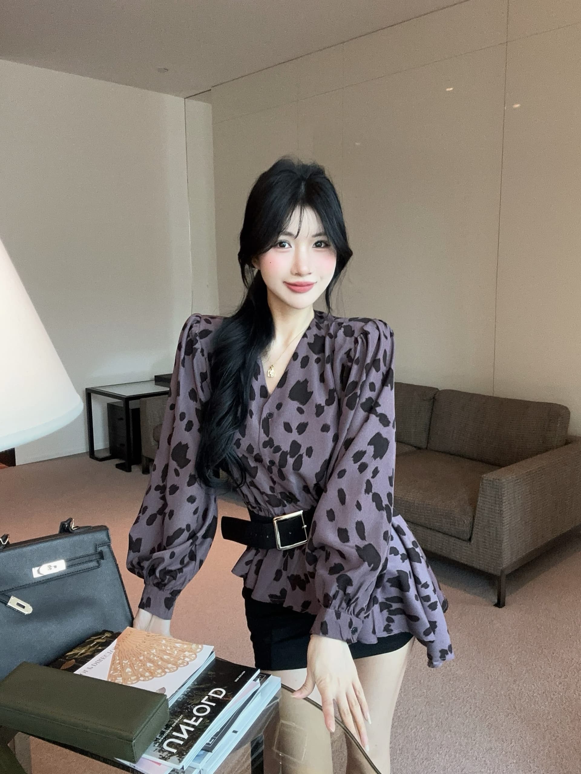 실사 정가 벨트 보내기 2026 이른 가을 새로운 레오파드 무늬 V넥 긴팔 셔츠 불규칙 벌룬 소매 맨위 상세 이미지 15