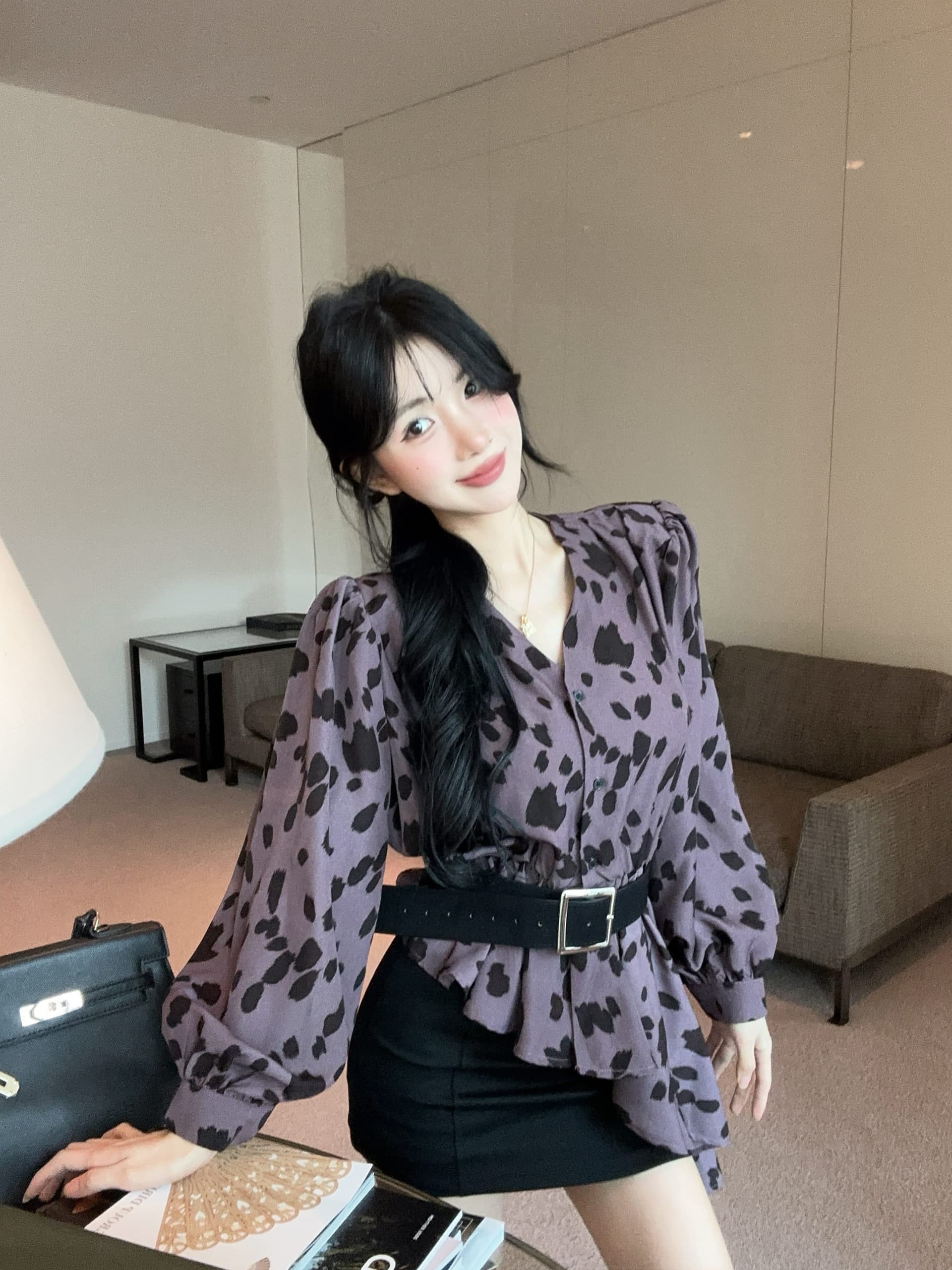 실사 정가 벨트 보내기 2026 이른 가을 새로운 레오파드 무늬 V넥 긴팔 셔츠 불규칙 벌룬 소매 맨위 상세 이미지 17