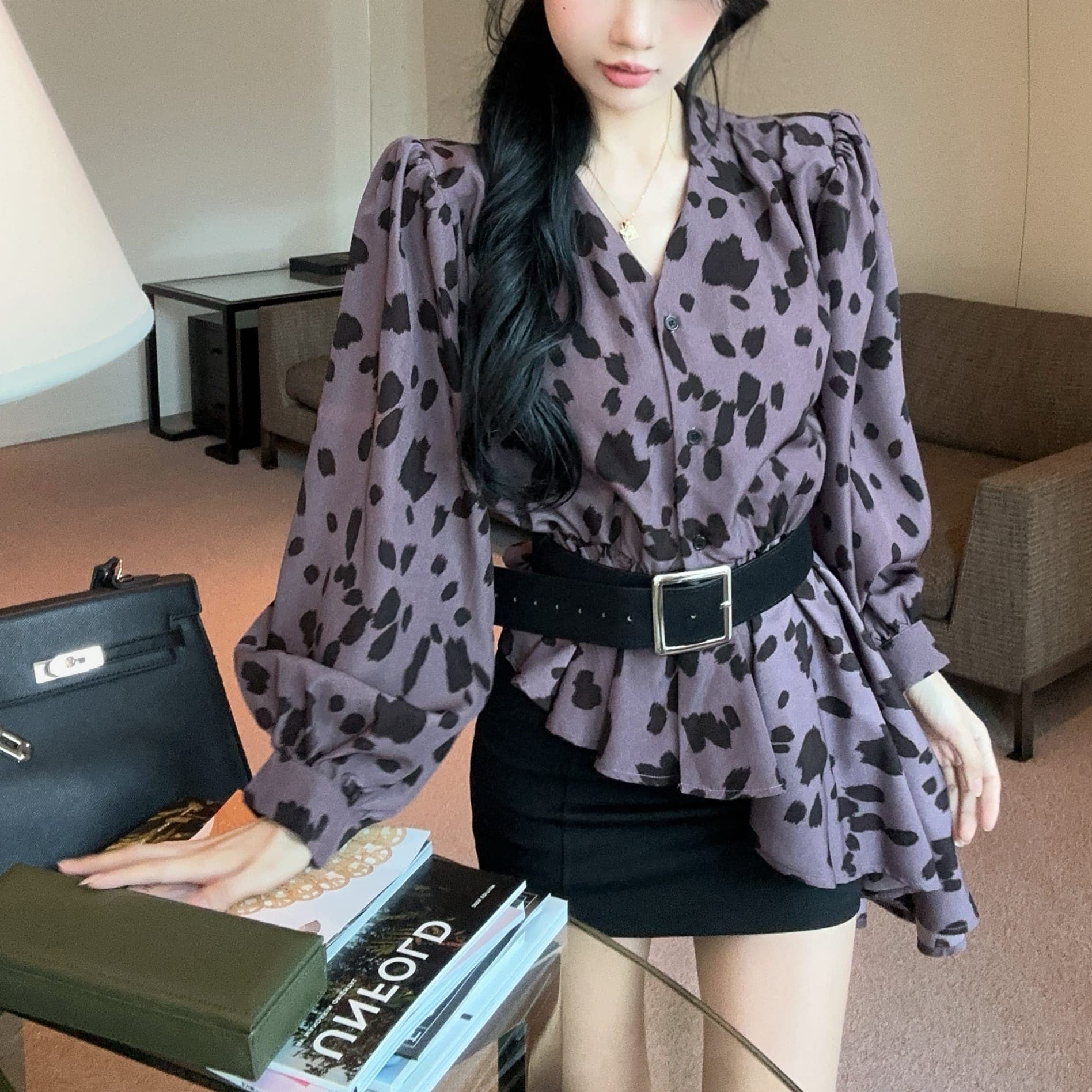 실사 정가 벨트 보내기 2026 이른 가을 새로운 레오파드 무늬 V넥 긴팔 셔츠 불규칙 벌룬 소매 맨위 상세 이미지 19