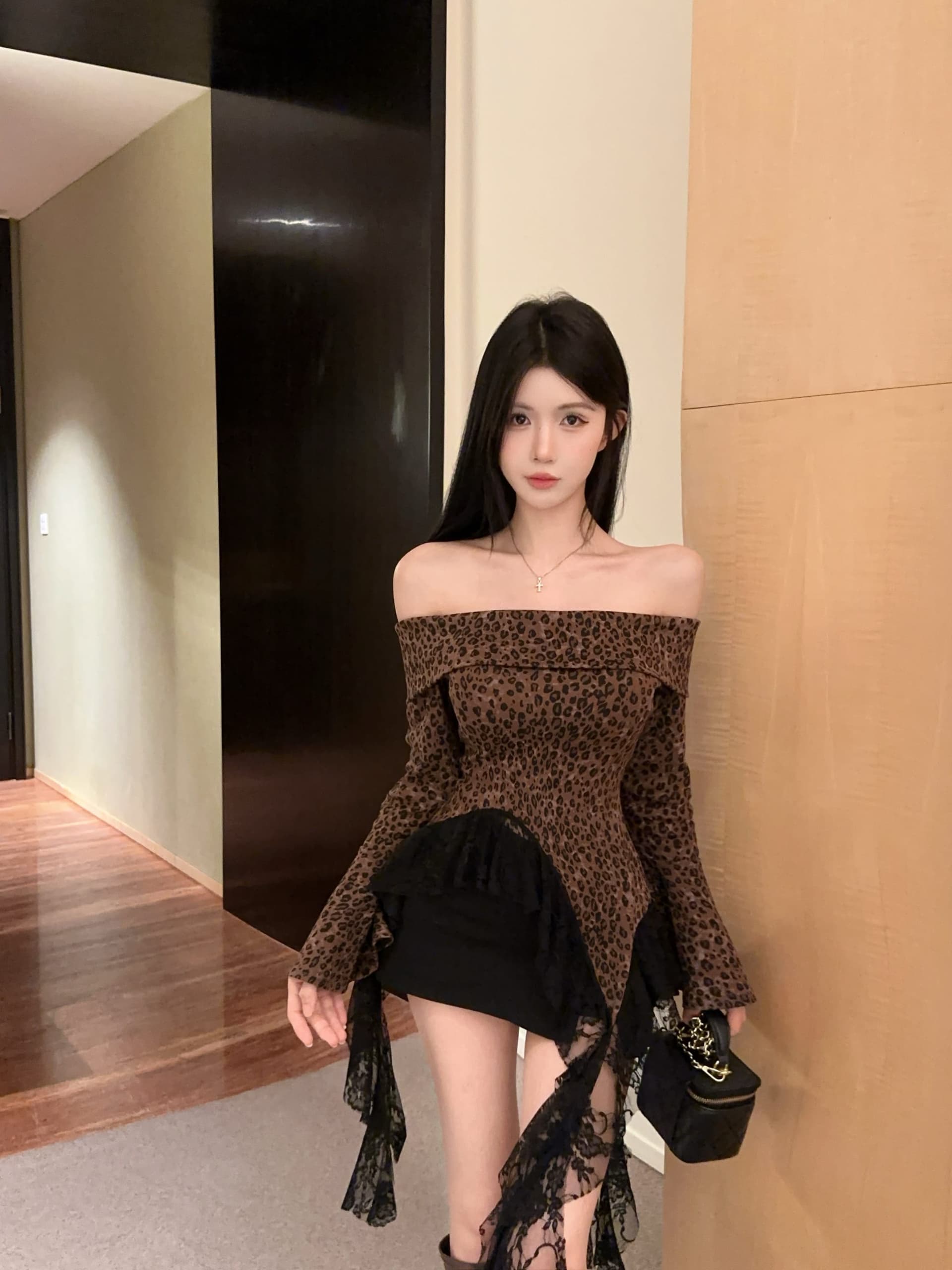 실사 정가 이른 가을 새로운 핫걸 레이스 조각 레오파드 무늬 기본 셔츠 오프숄더 티셔츠 몸매 가꾸기 슬림해 보이는 맨위 상세 이미지 4