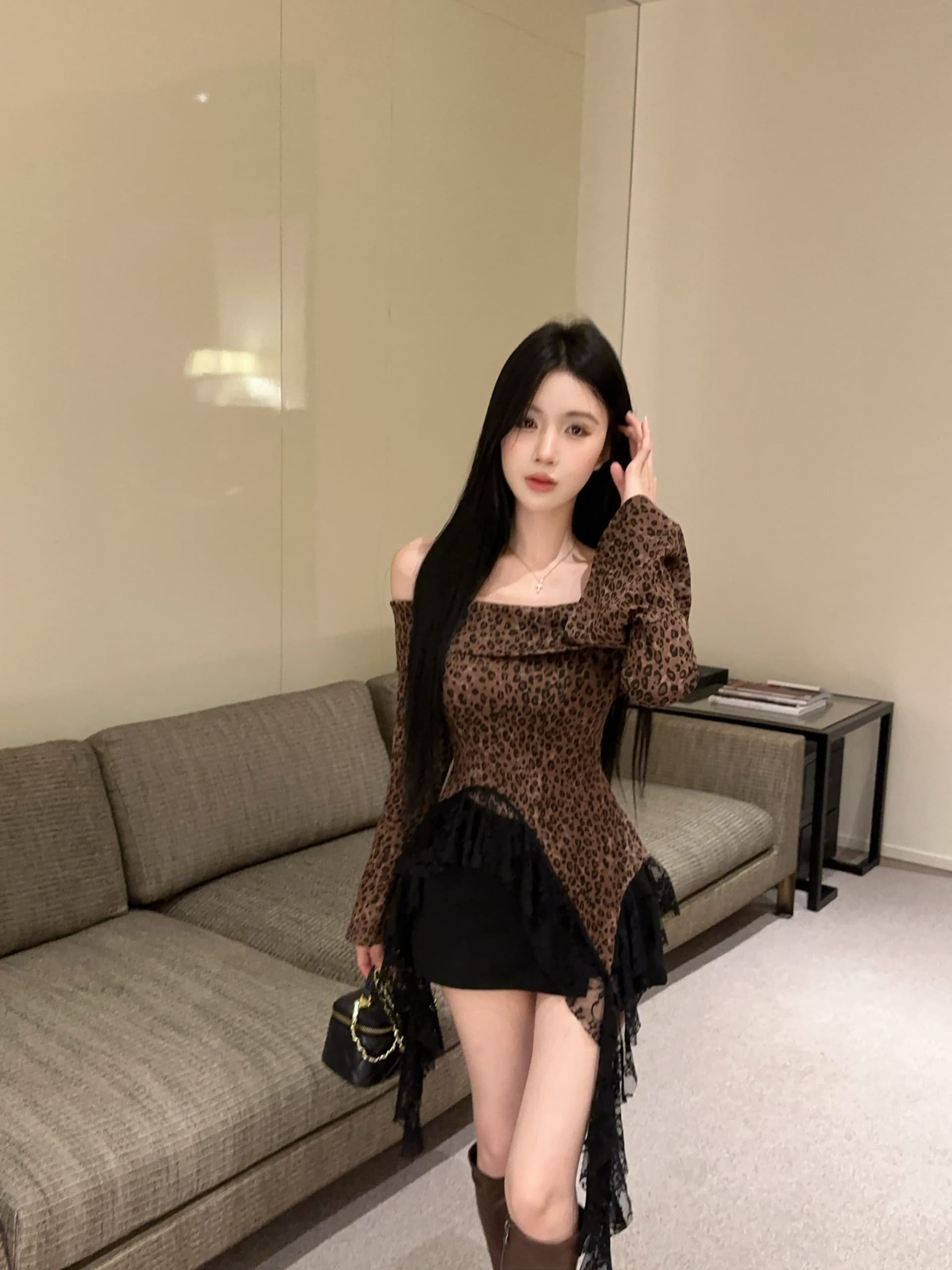 실사 정가 이른 가을 새로운 핫걸 레이스 조각 레오파드 무늬 기본 셔츠 오프숄더 티셔츠 몸매 가꾸기 슬림해 보이는 맨위 상세 이미지 5
