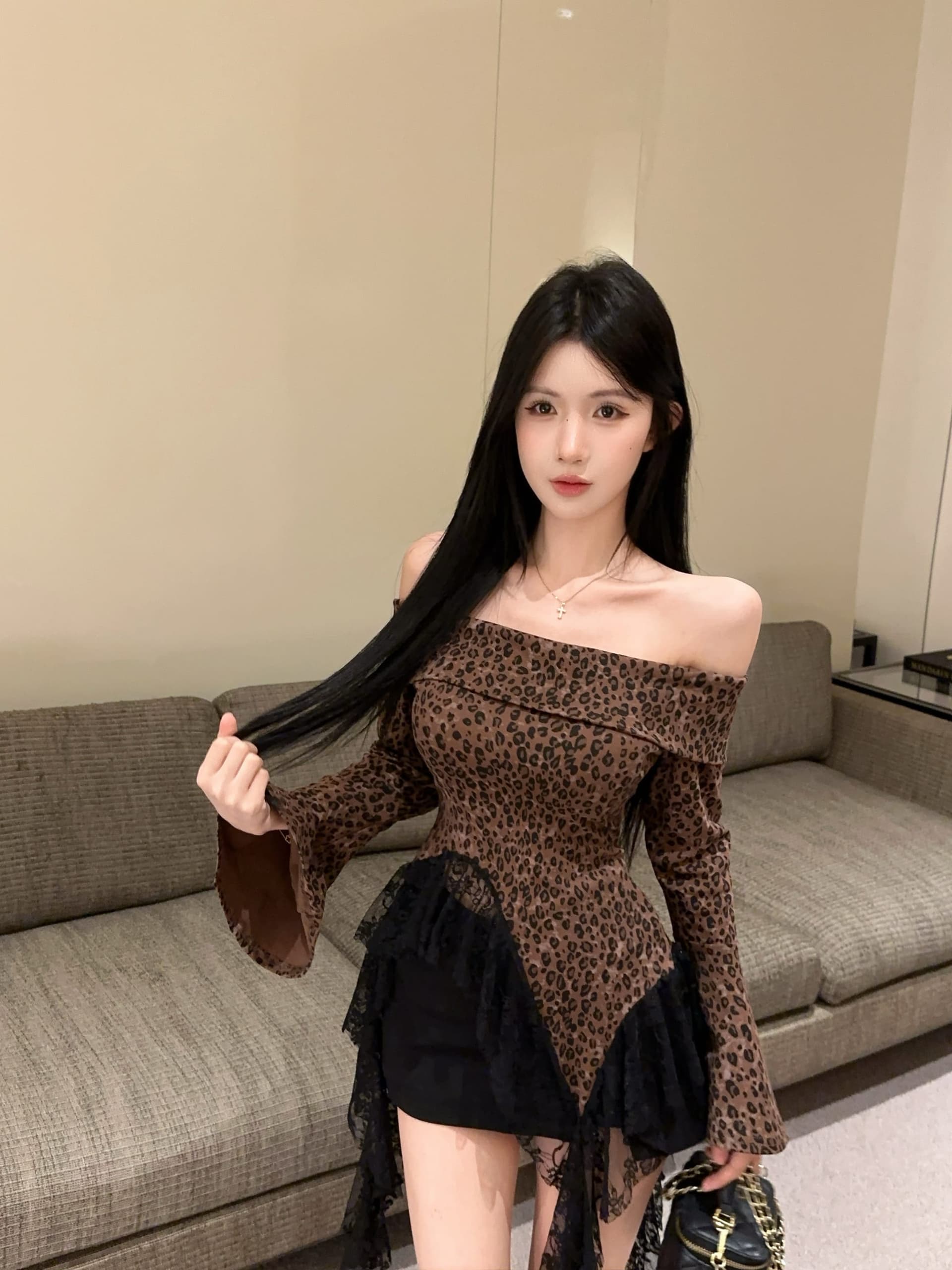 실사 정가 이른 가을 새로운 핫걸 레이스 조각 레오파드 무늬 기본 셔츠 오프숄더 티셔츠 몸매 가꾸기 슬림해 보이는 맨위 상세 이미지 6