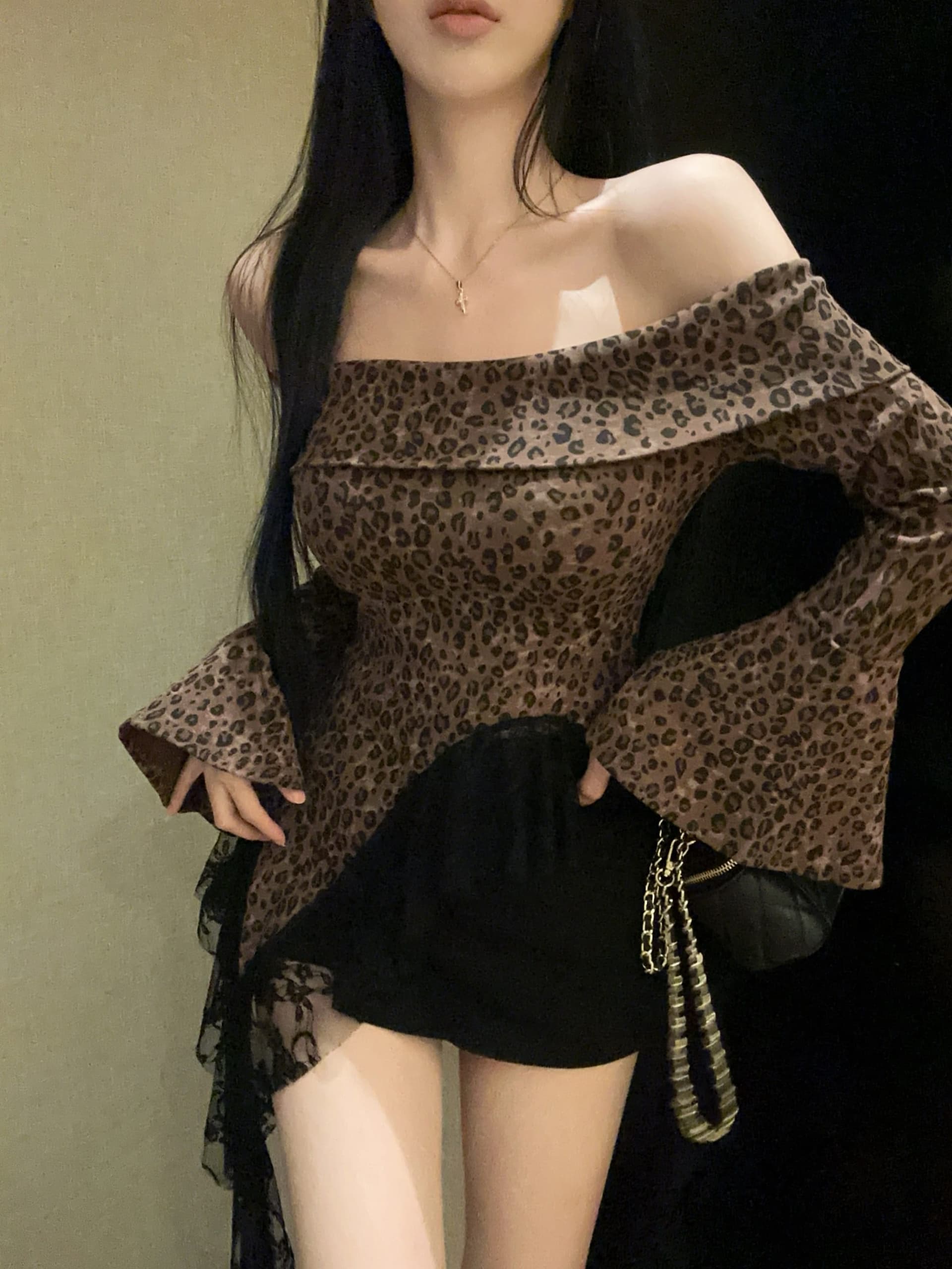 실사 정가 이른 가을 새로운 핫걸 레이스 조각 레오파드 무늬 기본 셔츠 오프숄더 티셔츠 몸매 가꾸기 슬림해 보이는 맨위 상세 이미지 9
