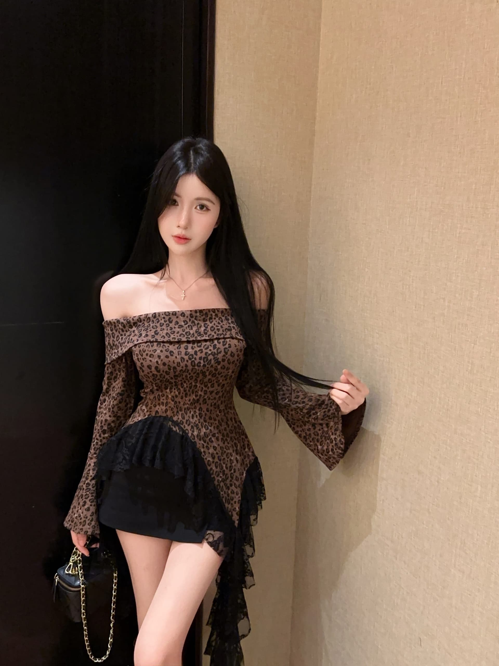 실사 정가 이른 가을 새로운 핫걸 레이스 조각 레오파드 무늬 기본 셔츠 오프숄더 티셔츠 몸매 가꾸기 슬림해 보이는 맨위 상세 이미지 10