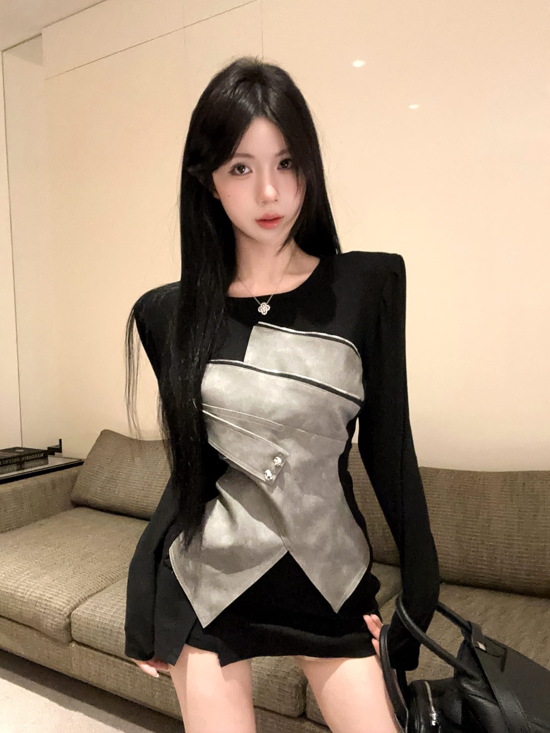 실사 정가 이른 가을 새로운 불규칙 패치워크 라운드 넥 긴팔 티셔츠 작은 대중 슬림해 보이는 기본 셔츠 맨위 상세 이미지 1