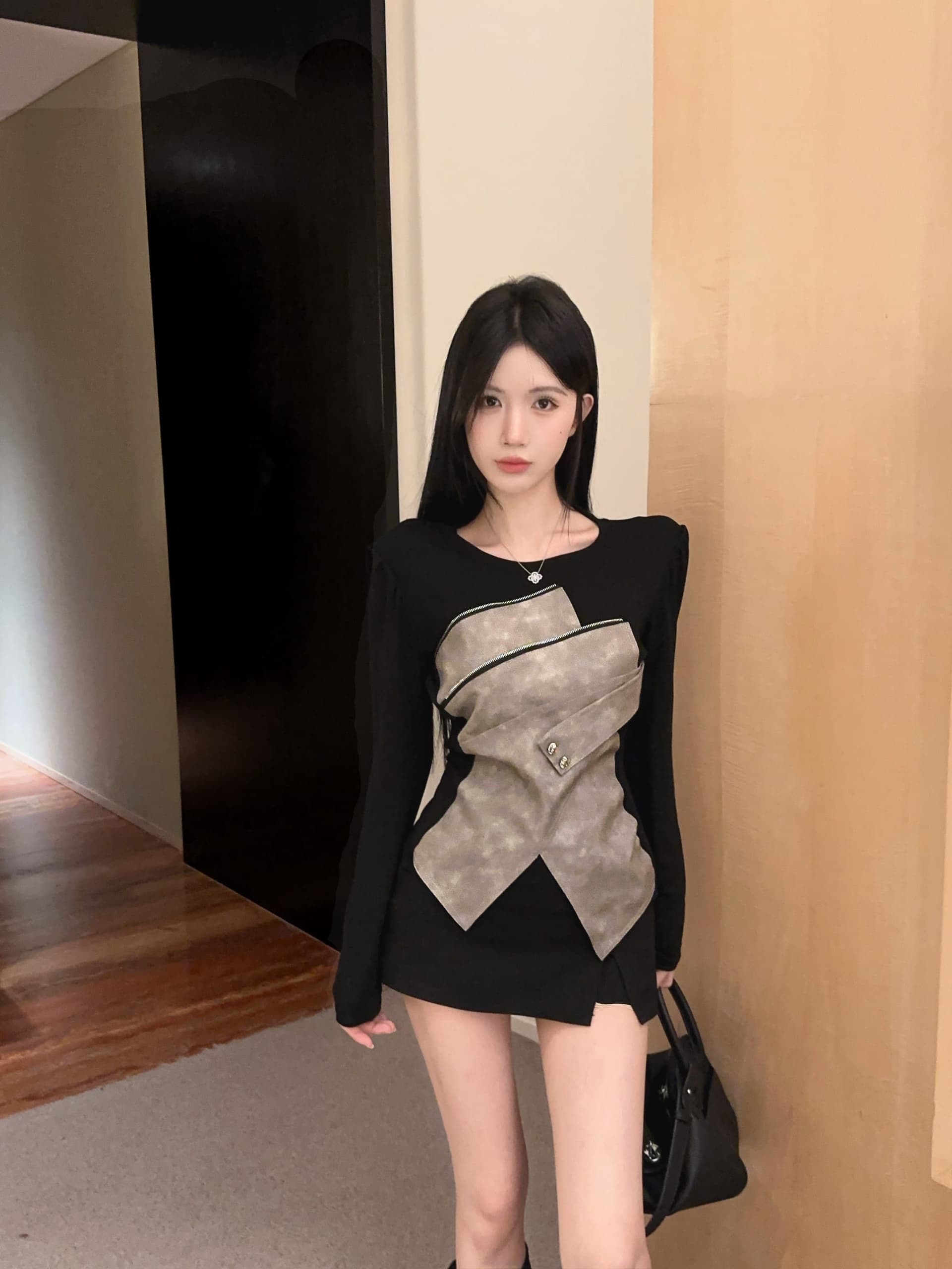 실사 정가 이른 가을 새로운 불규칙 패치워크 라운드 넥 긴팔 티셔츠 작은 대중 슬림해 보이는 기본 셔츠 맨위 상세 이미지 2