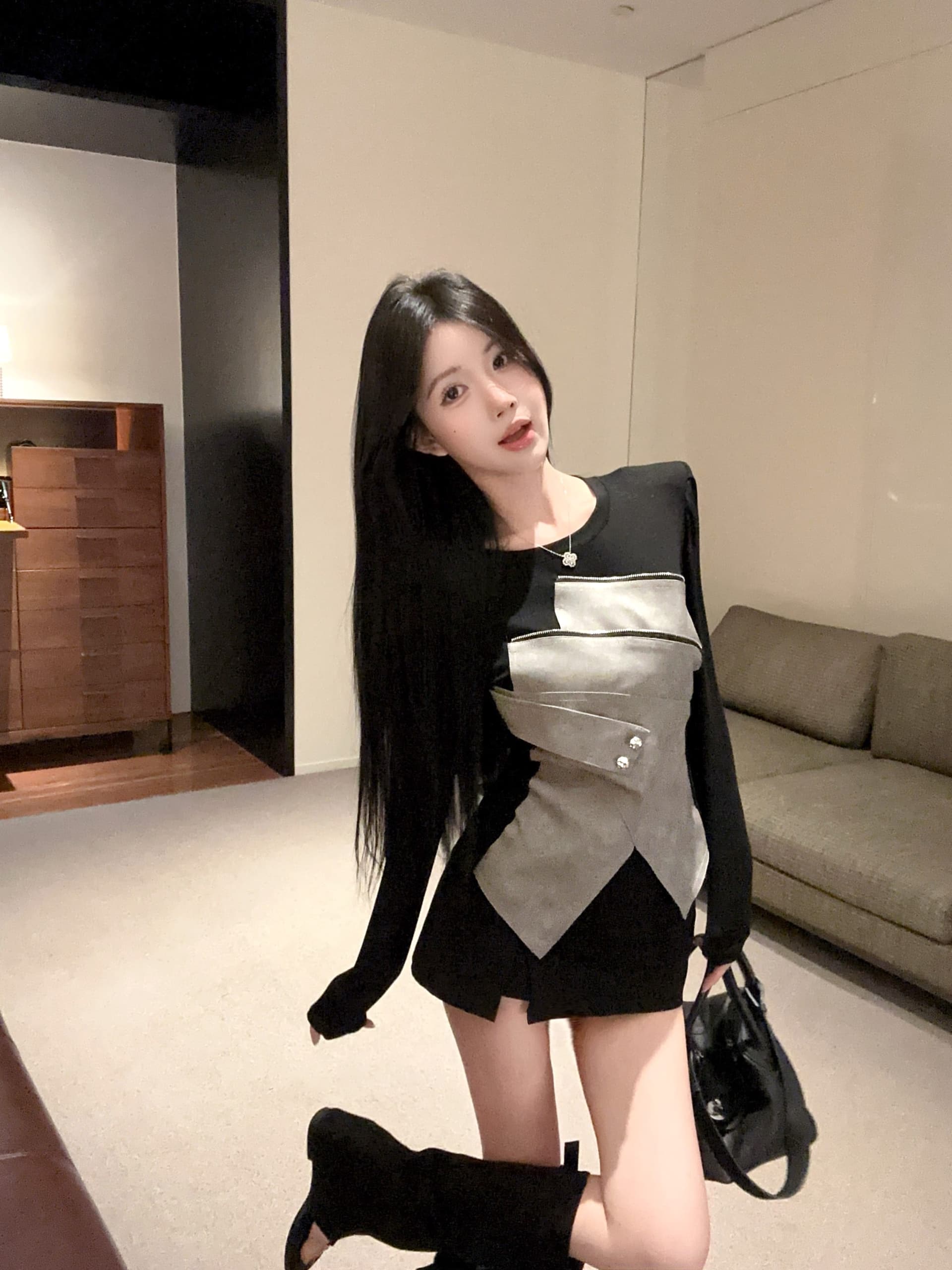 실사 정가 이른 가을 새로운 불규칙 패치워크 라운드 넥 긴팔 티셔츠 작은 대중 슬림해 보이는 기본 셔츠 맨위 상세 이미지 4