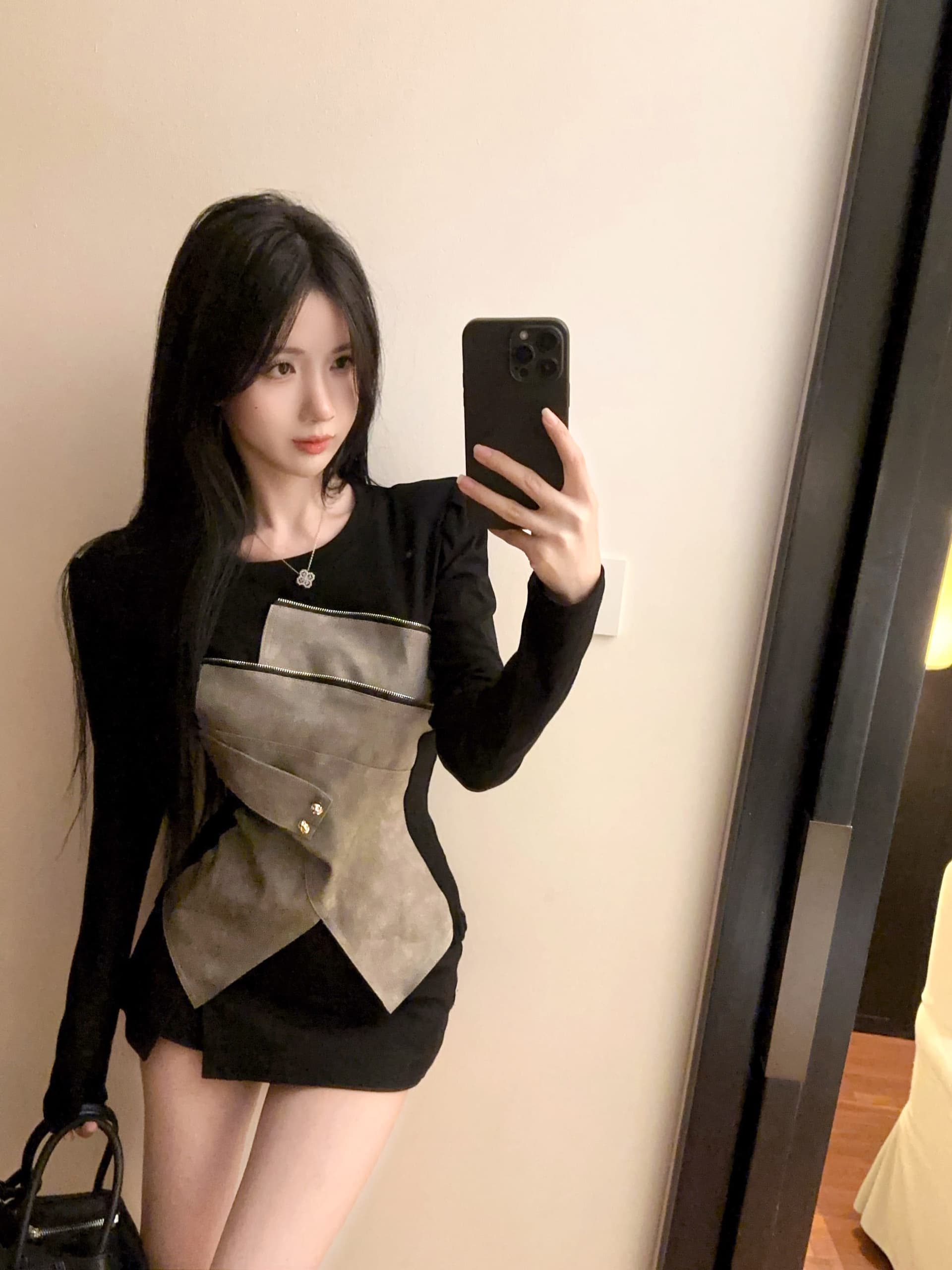 실사 정가 이른 가을 새로운 불규칙 패치워크 라운드 넥 긴팔 티셔츠 작은 대중 슬림해 보이는 기본 셔츠 맨위 상세 이미지 11