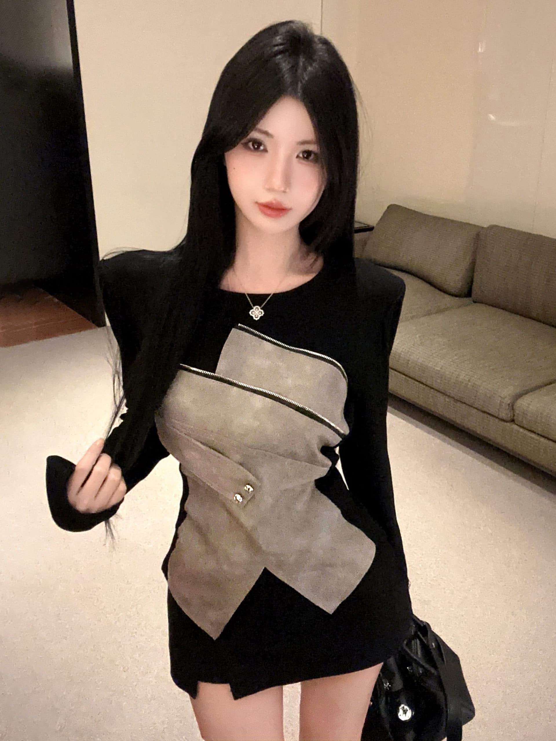 실사 정가 이른 가을 새로운 불규칙 패치워크 라운드 넥 긴팔 티셔츠 작은 대중 슬림해 보이는 기본 셔츠 맨위