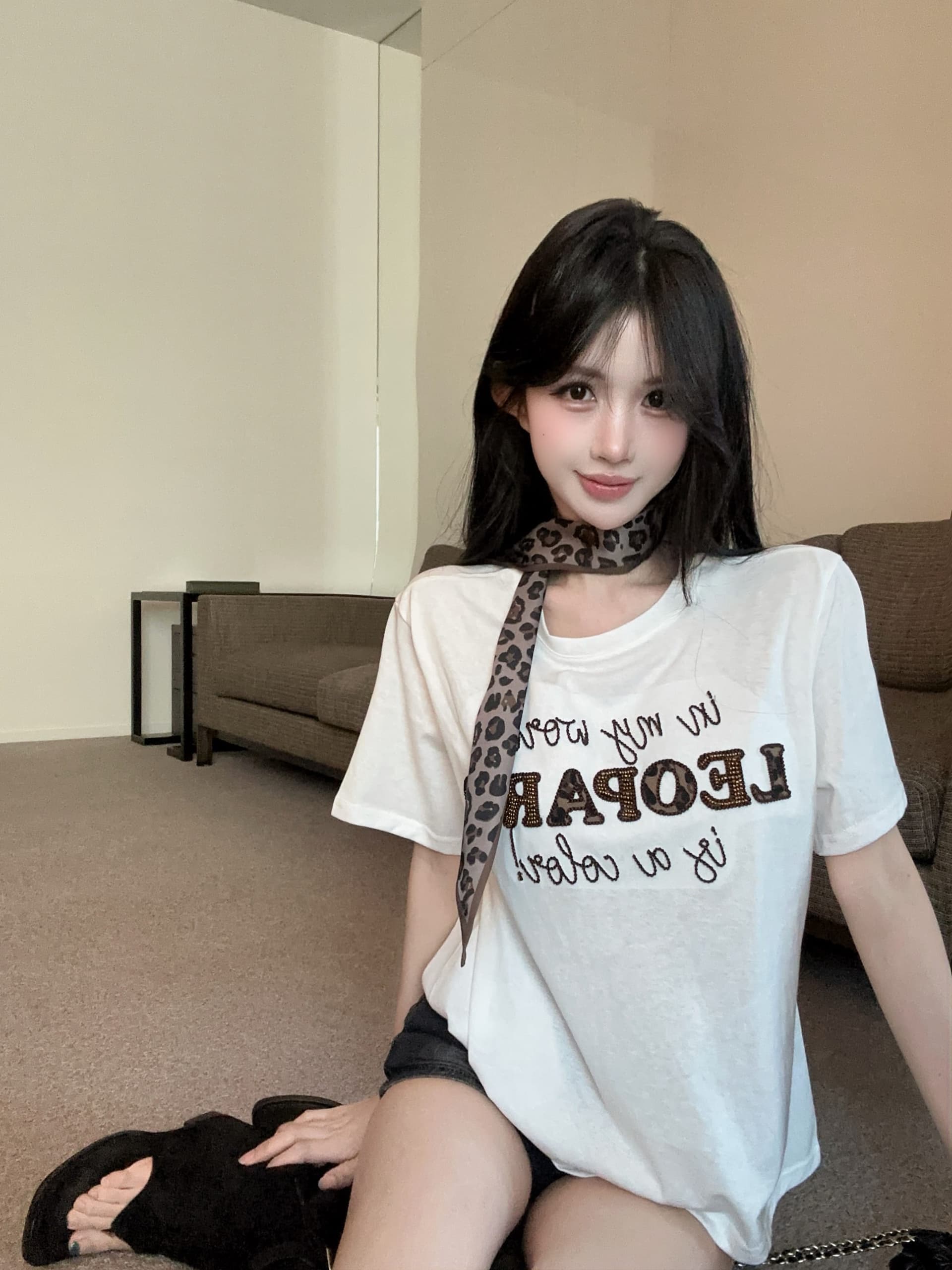실사 정가 보내기 스카프 반팔 레오파드 무늬 알파벳 자수 비즈 박기 무거운 작업 라운드 넥 티셔츠 루즈핏 슬림해 보이는 맨위 여성 상세 이미지 11