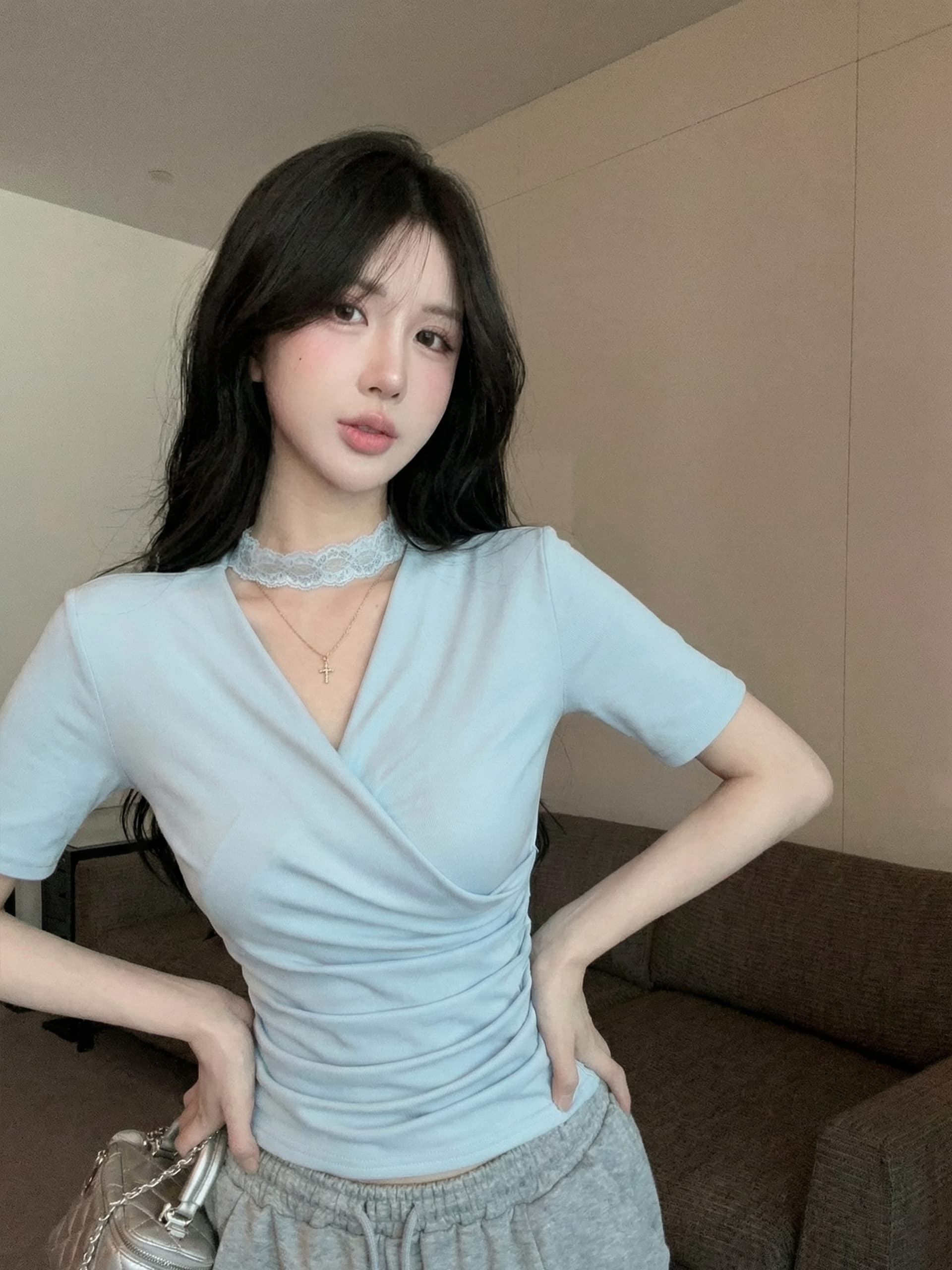실사 정가 레이스 조각 디자인 센스 기본 셔츠 품격 V넥 반팔 단색 주름 티셔츠 여성 셔츠 상세 이미지 9