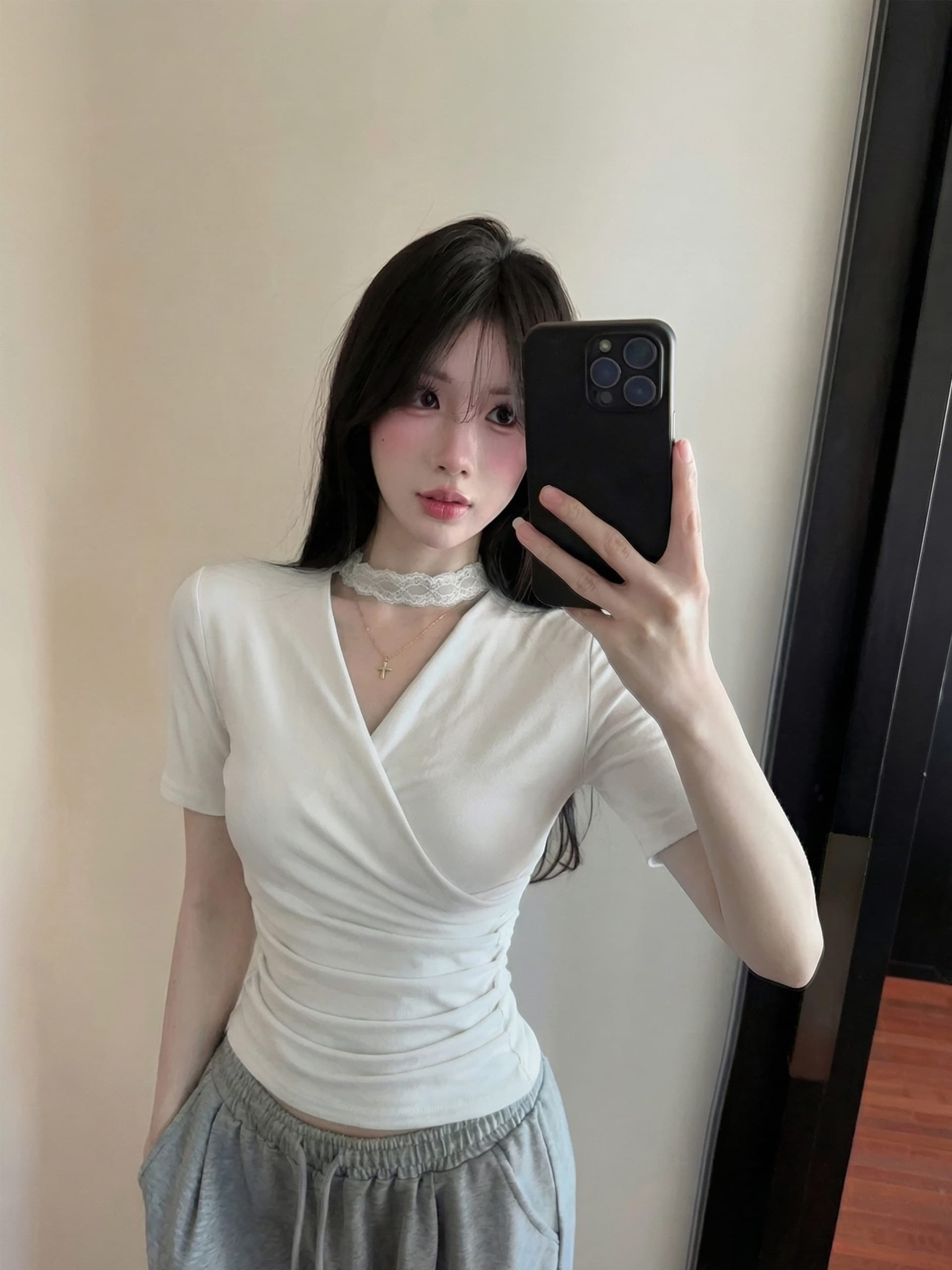 실사 정가 레이스 조각 디자인 센스 기본 셔츠 품격 V넥 반팔 단색 주름 티셔츠 여성 셔츠 상세 이미지 19