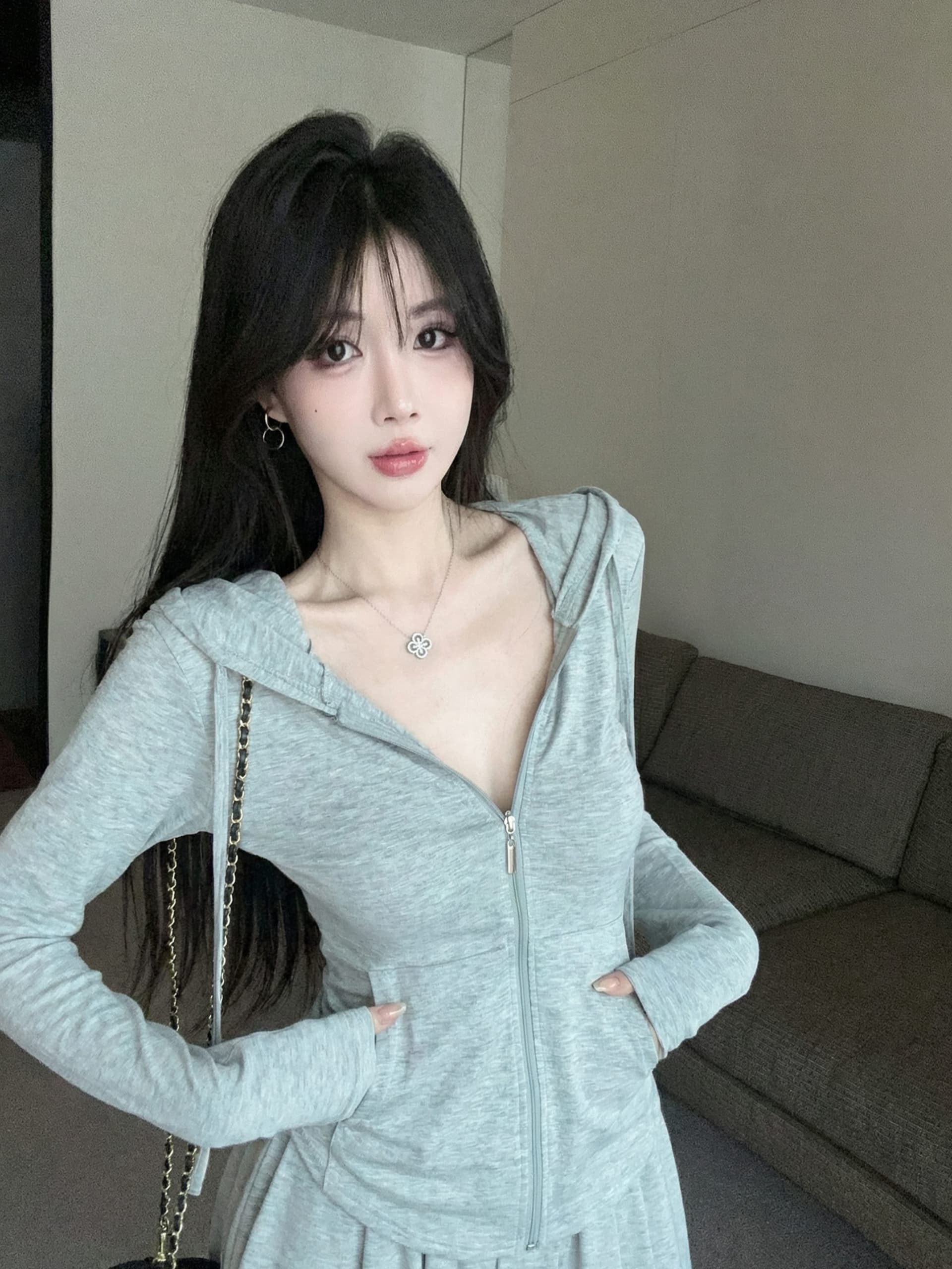 실사 정가 2026 봄 여름 새로운 얇고 가벼운 후드 지퍼 오픈 가디건 여성 코트 펌프 로프 미니 스커트 화이트 워터 세트 상세 이미지 4