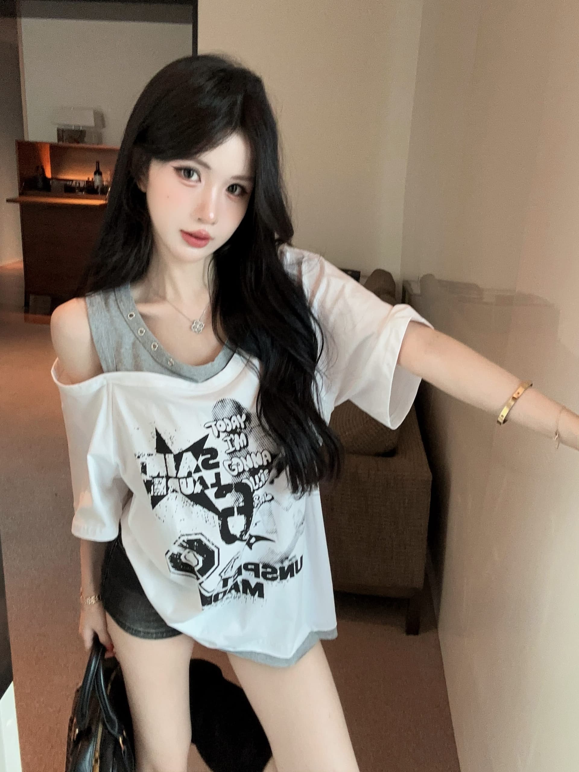 실사 정가 프린트 페이크 레이어드 oversize 오프숄더 반팔 티셔츠 여성 디자인 센스 슬림해 보이는 루즈핏 맨위