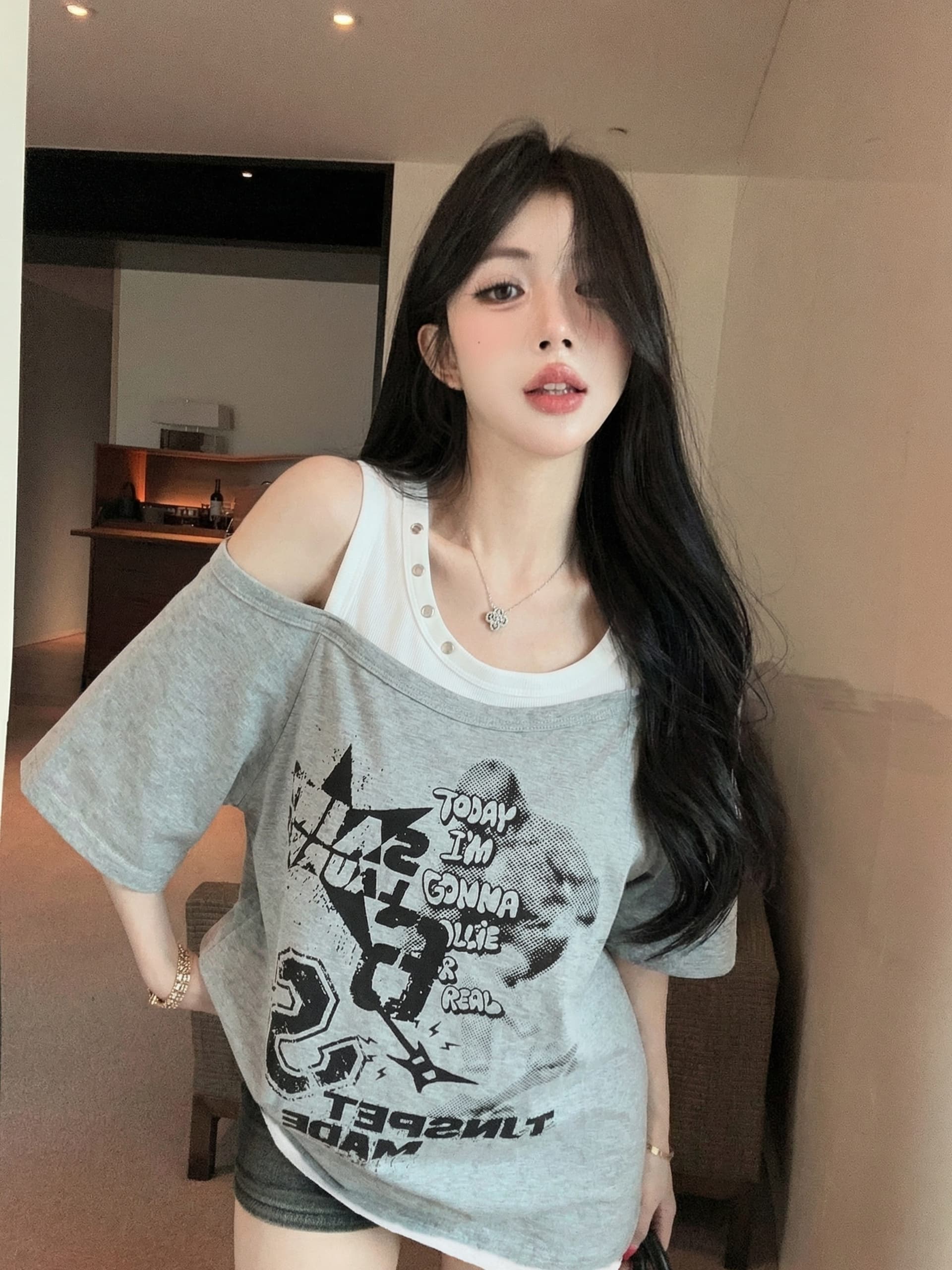 실사 정가 프린트 페이크 레이어드 oversize 오프숄더 반팔 티셔츠 여성 디자인 센스 슬림해 보이는 루즈핏 맨위 이미지 4