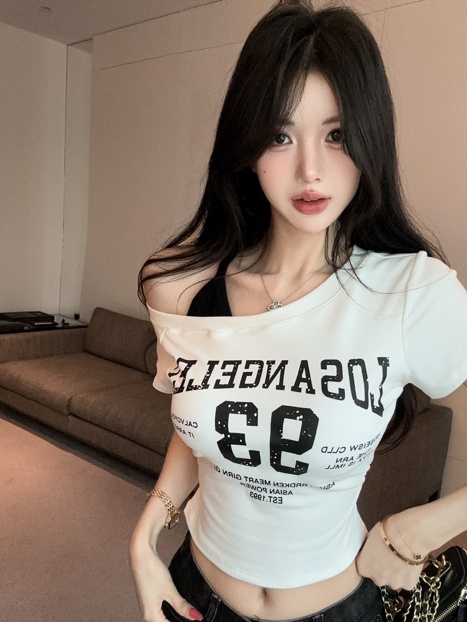 실사 정가 벨트 가슴 패드 디자인 센스 비스듬한 어깨 페이크 레이어드 알파벳 프린트 반팔 몸매 가꾸기 슬림해 보이는 맨위 상세 이미지 4