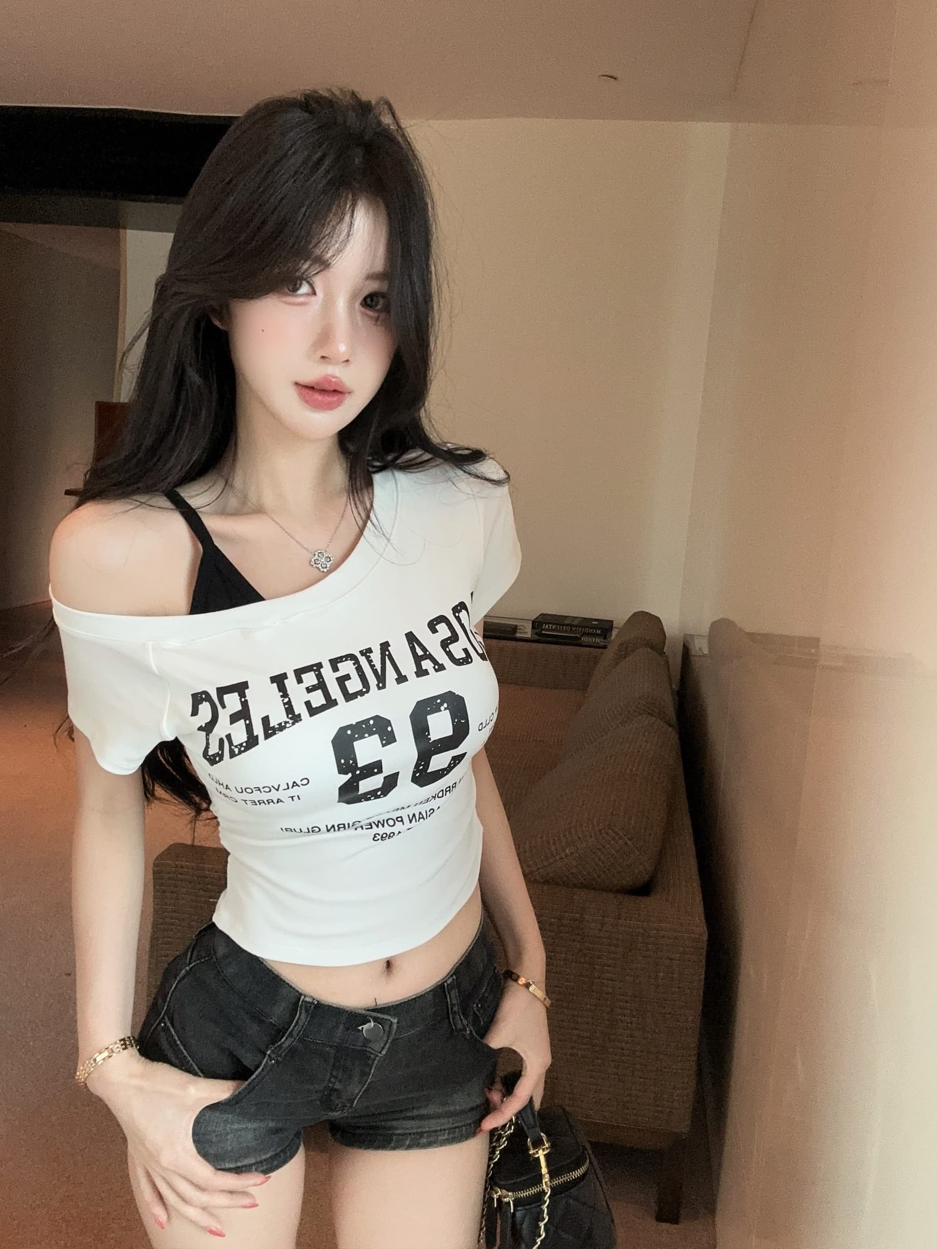 실사 정가 벨트 가슴 패드 디자인 센스 비스듬한 어깨 페이크 레이어드 알파벳 프린트 반팔 몸매 가꾸기 슬림해 보이는 맨위 상세 이미지 6