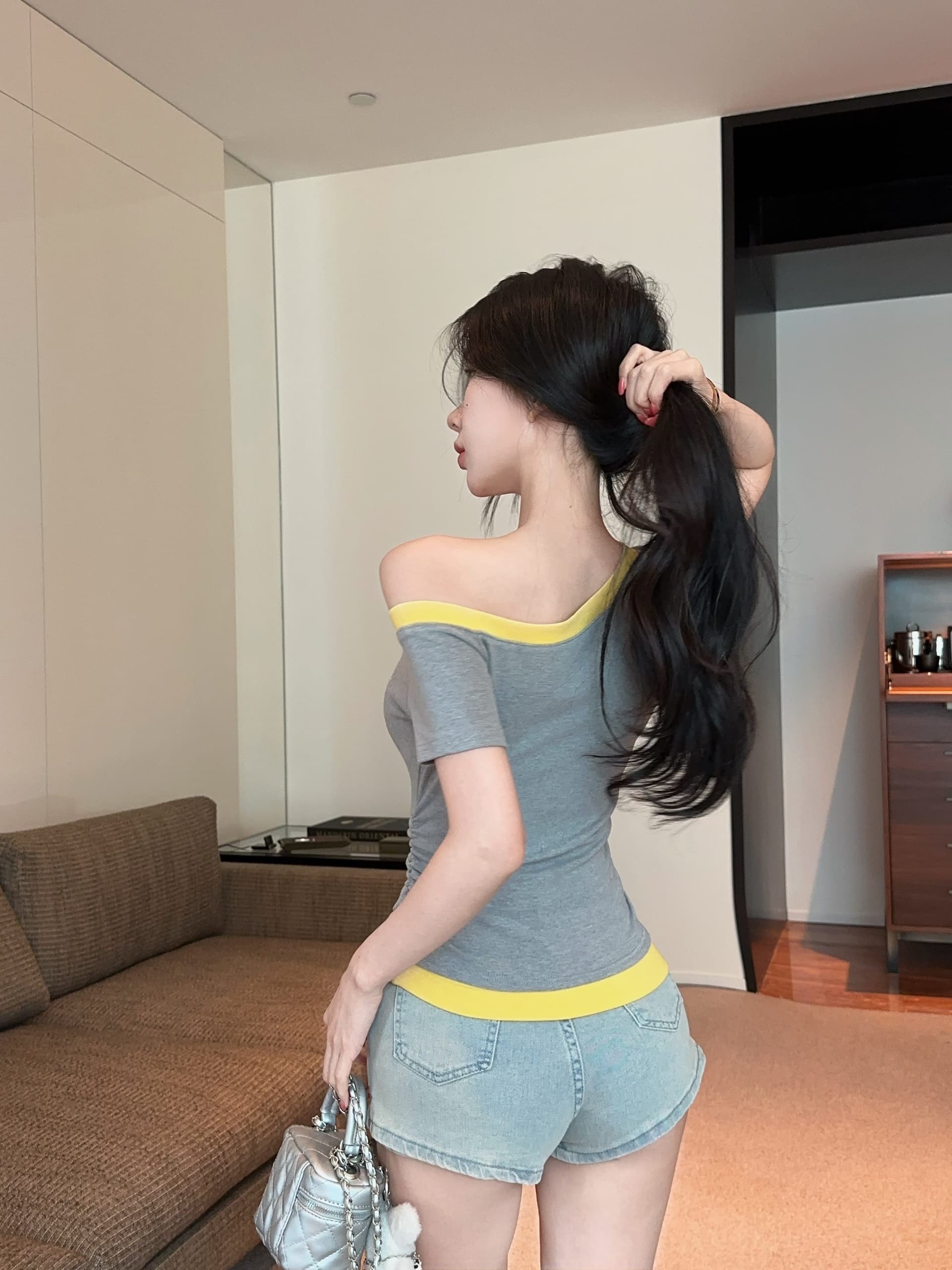 실사 정가 디자인 센스 비스듬한 칼라 오프숄더 쇄골 알파벳 프린트 반팔 티셔츠 작은 대중 몸매 가꾸기 슬림해 보이는 맨위 상세 이미지 4