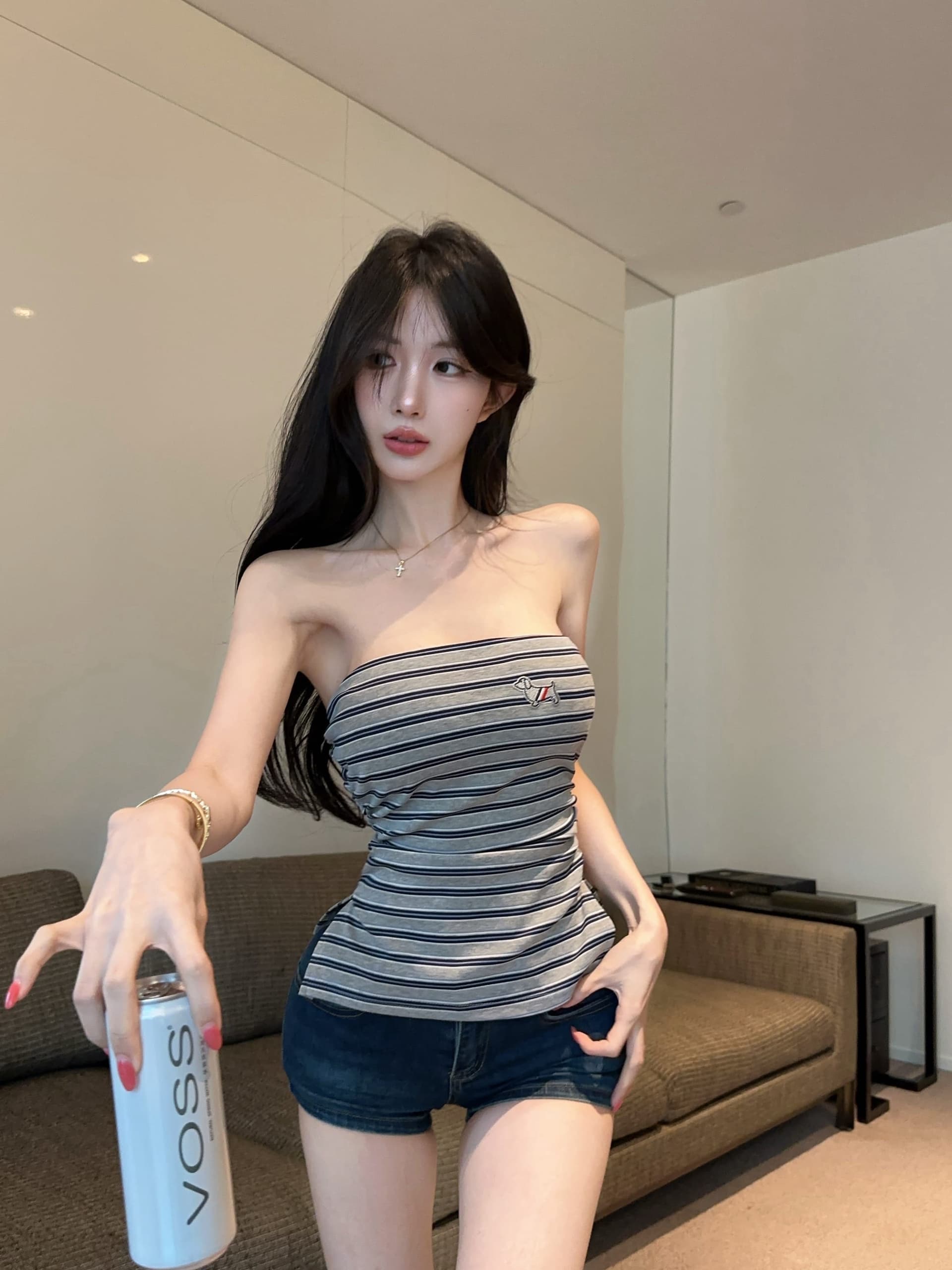 실사 정가 핫걸 섹시함 강아지 자수 트임 신축성 튜브탑 스트라이프 몸매 가꾸기 슬림해 보이는 오프숄더 맨위 티셔츠 상세 이미지 12