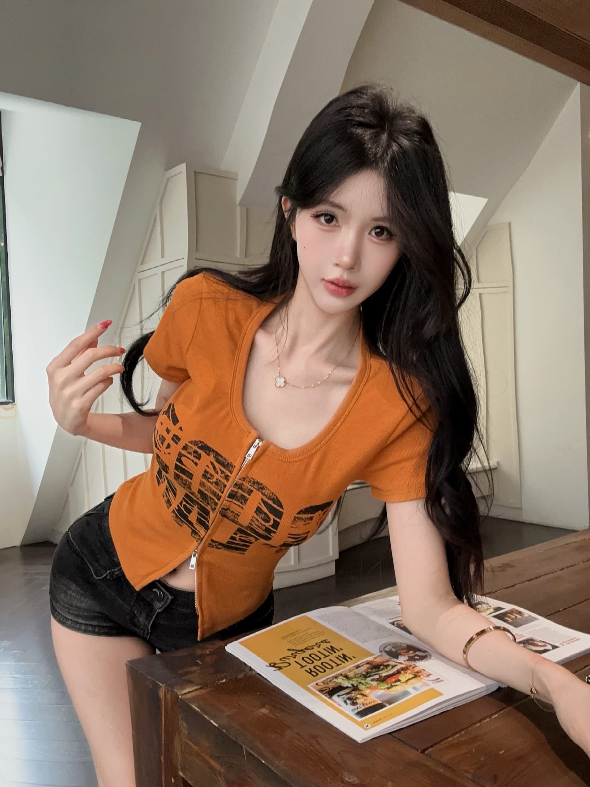 실사 정가 디자인 센스 어깨 패드 알파벳 프린트 몸매 가꾸기 슬림해 보이는 쇼트 스타일 티셔츠 여성 더블 머리 지퍼 오픈 가디건 맨위 상세 이미지 3