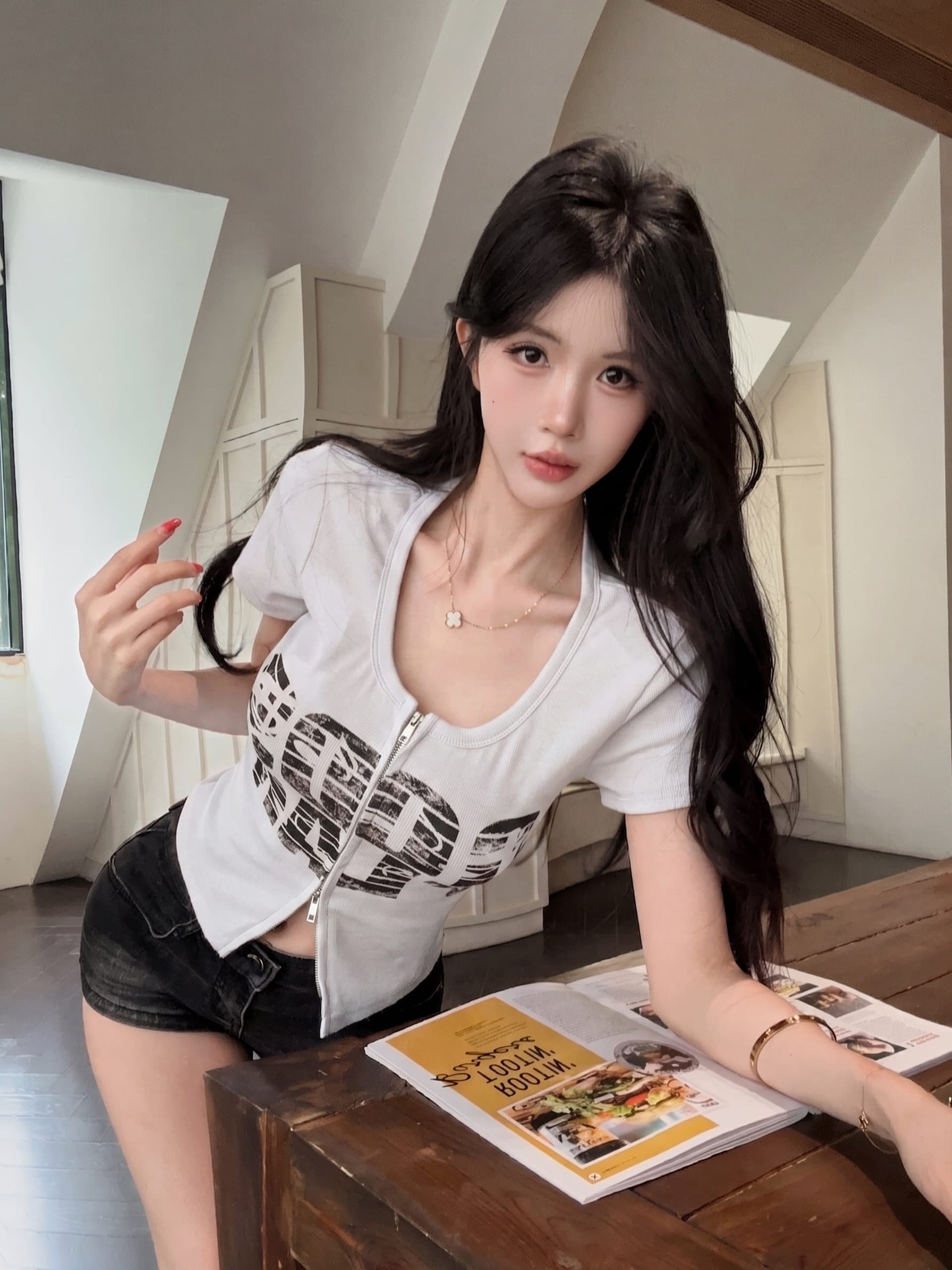 실사 정가 디자인 센스 어깨 패드 알파벳 프린트 몸매 가꾸기 슬림해 보이는 쇼트 스타일 티셔츠 여성 더블 머리 지퍼 오픈 가디건 맨위 상세 이미지 16
