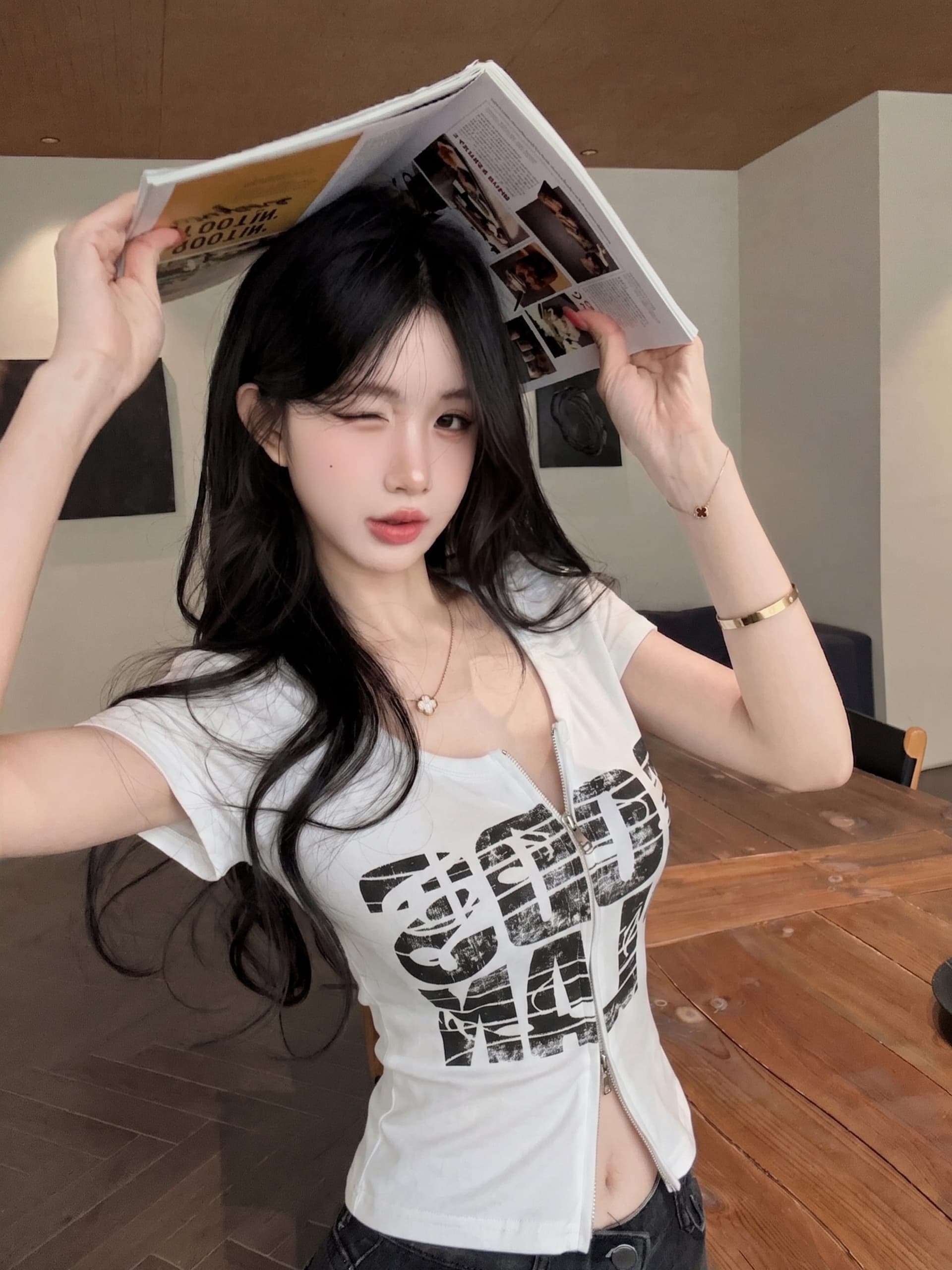실사 정가 디자인 센스 어깨 패드 알파벳 프린트 몸매 가꾸기 슬림해 보이는 쇼트 스타일 티셔츠 여성 더블 머리 지퍼 오픈 가디건 맨위 상세 이미지 18